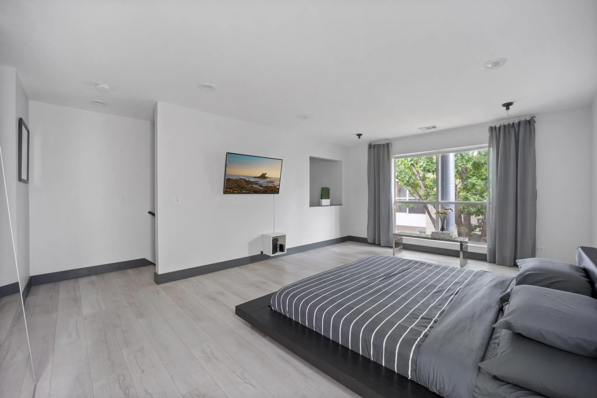 Condominium For Sale in Dallas County , 4134 Travis Street 11, Dallas, Texas 75204, 1 Bedroom, 2 Bathroom, 1 Garage spaces, 975 Sqft, built in 1958, Preowned, mls#21070405, Real Estate Agent in Dallas, Homes For Sale in Dallas county, Homes For Sale in Dallas, Realtor in Dallas Texas, Real Estate Brokerage Independent Realty Texas, Luminita Cordes Realtor