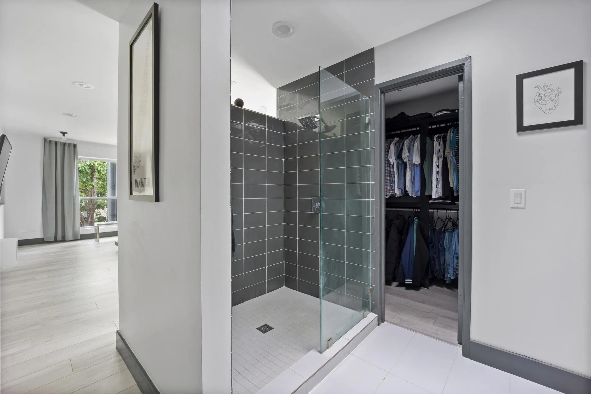 Condominium For Sale in Dallas County , 4134 Travis Street 11, Dallas, Texas 75204, 1 Bedroom, 2 Bathroom, 1 Garage spaces, 975 Sqft, built in 1958, Preowned, mls#21070405, Real Estate Agent in Dallas, Homes For Sale in Dallas county, Homes For Sale in Dallas, Realtor in Dallas Texas, Real Estate Brokerage Independent Realty Texas, Luminita Cordes Realtor