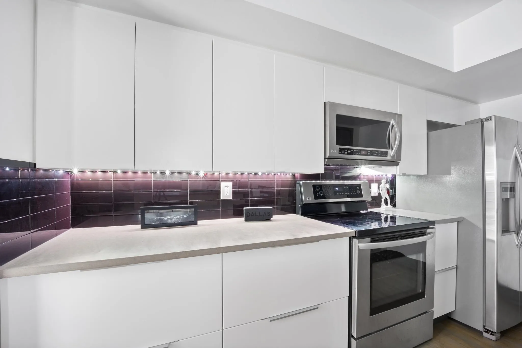 Condominium For Sale in Dallas County , 4134 Travis Street 11, Dallas, Texas 75204, 1 Bedroom, 2 Bathroom, 1 Garage spaces, 975 Sqft, built in 1958, Preowned, mls#21070405, Real Estate Agent in Dallas, Homes For Sale in Dallas county, Homes For Sale in Dallas, Realtor in Dallas Texas, Real Estate Brokerage Independent Realty Texas, Luminita Cordes Realtor