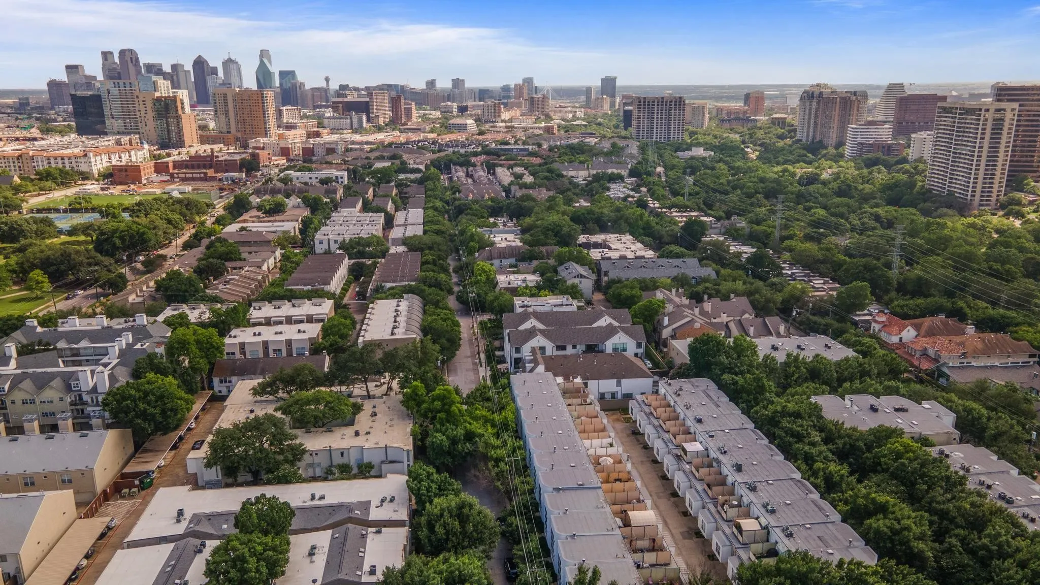 Condominium For Sale in Dallas County , 4134 Travis Street 11, Dallas, Texas 75204, 1 Bedroom, 2 Bathroom, 1 Garage spaces, 975 Sqft, built in 1958, Preowned, mls#21070405, Real Estate Agent in Dallas, Homes For Sale in Dallas county, Homes For Sale in Dallas, Realtor in Dallas Texas, Real Estate Brokerage Independent Realty Texas, Luminita Cordes Realtor