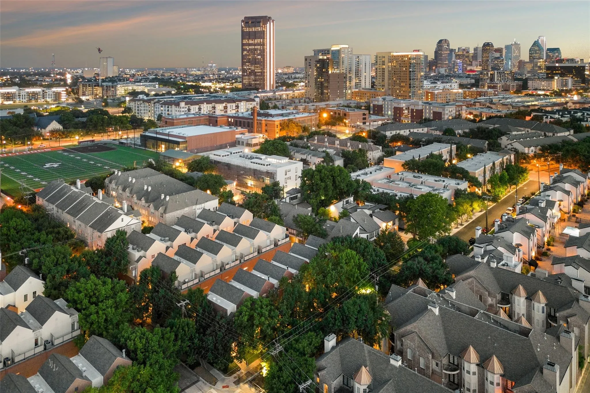 Condominium For Sale in Dallas County , 4134 Travis Street 11, Dallas, Texas 75204, 1 Bedroom, 2 Bathroom, 1 Garage spaces, 975 Sqft, built in 1958, Preowned, mls#21070405, Real Estate Agent in Dallas, Homes For Sale in Dallas county, Homes For Sale in Dallas, Realtor in Dallas Texas, Real Estate Brokerage Independent Realty Texas, Luminita Cordes Realtor