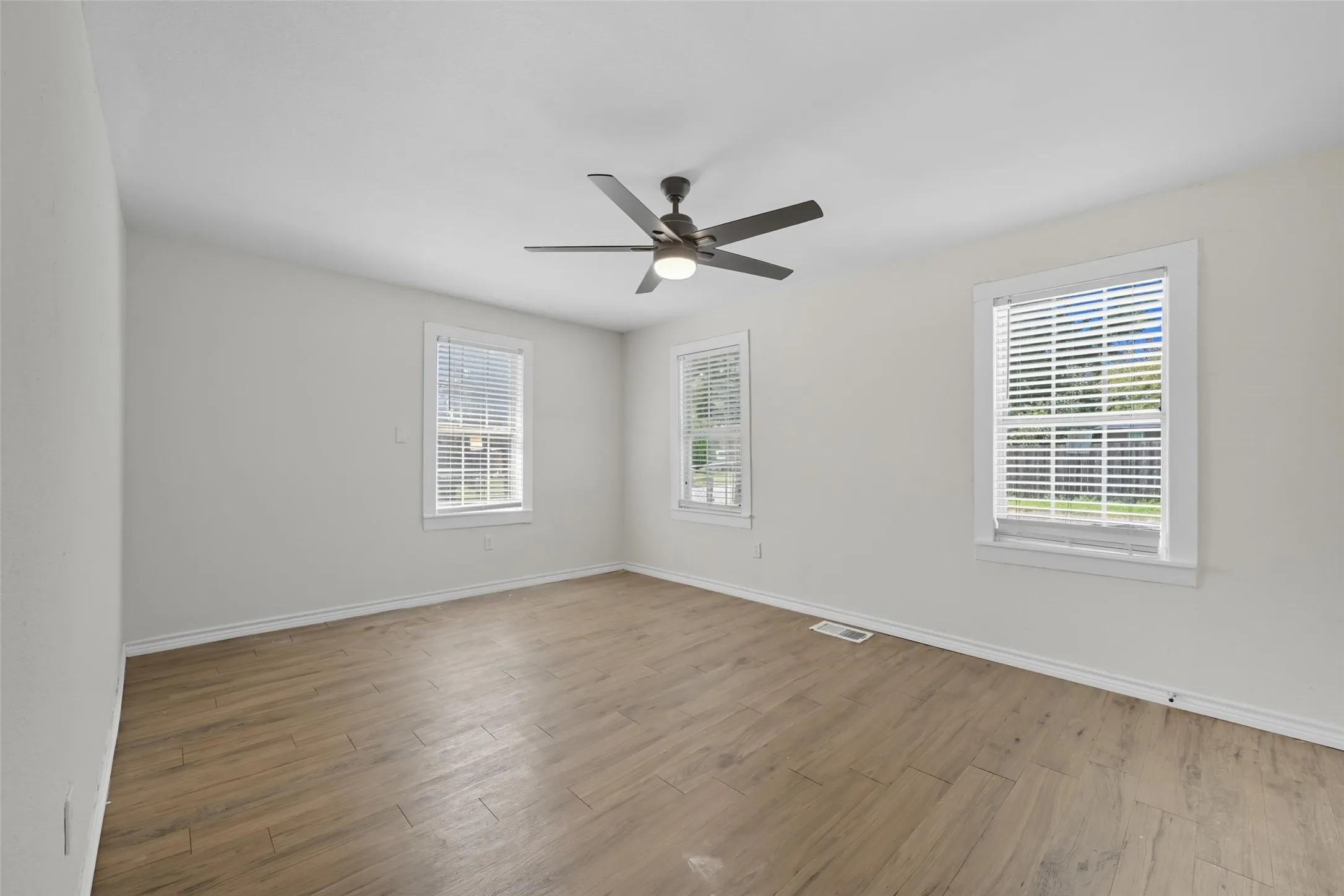 Duplex For Sale in Grayson County , 620 S Charles Street, Sherman, Texas 75090, 7 Bedroom, 4 Bathroom, Garage spaces, 0 Sqft, built in 1930, Preowned, mls#21071291, Real Estate Agent in Sherman, Homes For Sale in Grayson county, Homes For Sale in Sherman, Realtor in Sherman Texas, Real Estate Brokerage Independent Realty Texas, Luminita Cordes Realtor