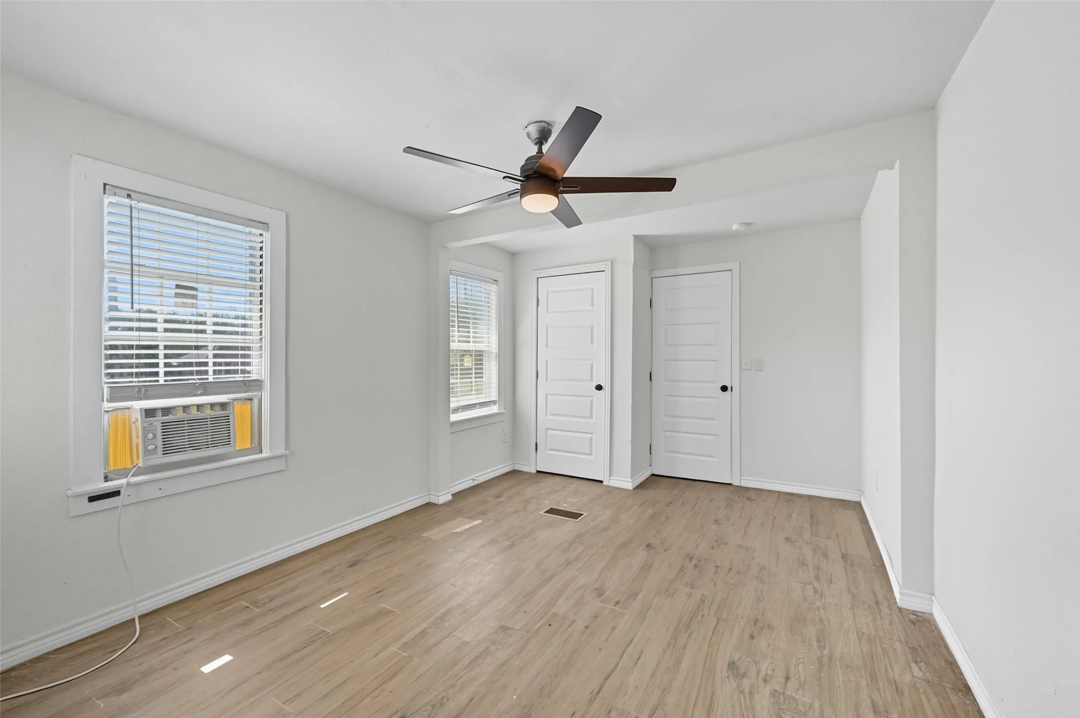 Duplex For Sale in Grayson County , 620 S Charles Street, Sherman, Texas 75090, 7 Bedroom, 4 Bathroom, Garage spaces, 0 Sqft, built in 1930, Preowned, mls#21071291, Real Estate Agent in Sherman, Homes For Sale in Grayson county, Homes For Sale in Sherman, Realtor in Sherman Texas, Real Estate Brokerage Independent Realty Texas, Luminita Cordes Realtor