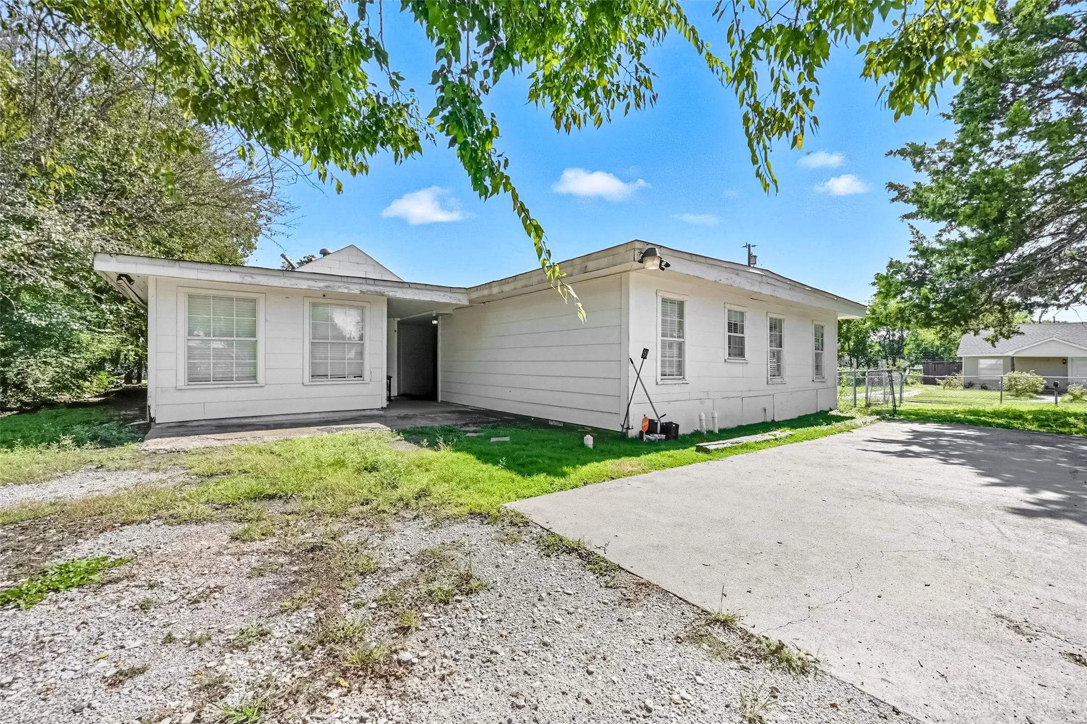 Duplex For Sale in Grayson County , 620 S Charles Street, Sherman, Texas 75090, 7 Bedroom, 4 Bathroom, Garage spaces, 0 Sqft, built in 1930, Preowned, mls#21071291, Real Estate Agent in Sherman, Homes For Sale in Grayson county, Homes For Sale in Sherman, Realtor in Sherman Texas, Real Estate Brokerage Independent Realty Texas, Luminita Cordes Realtor