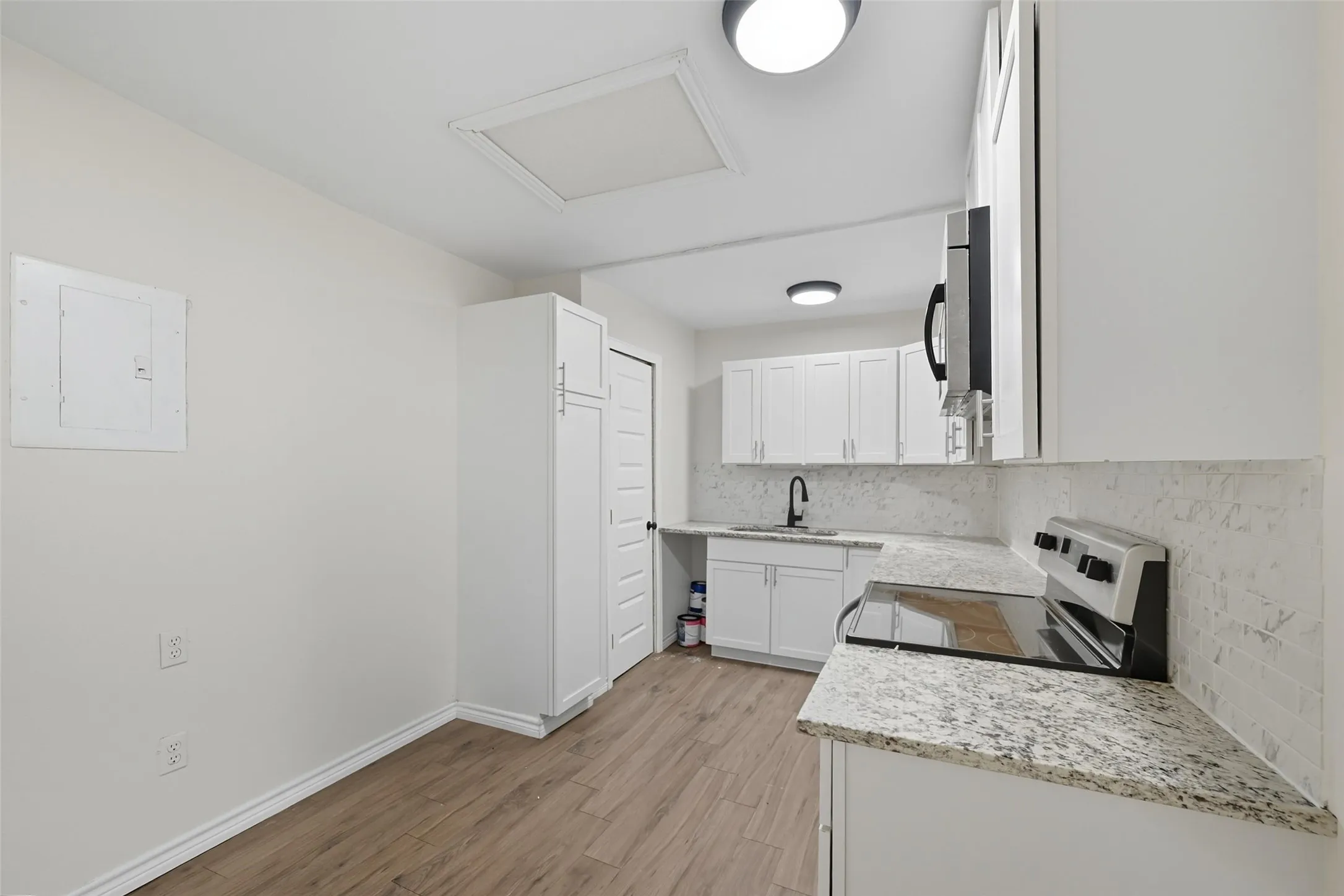 Duplex For Sale in Grayson County , 620 S Charles Street, Sherman, Texas 75090, 7 Bedroom, 4 Bathroom, Garage spaces, 0 Sqft, built in 1930, Preowned, mls#21071291, Real Estate Agent in Sherman, Homes For Sale in Grayson county, Homes For Sale in Sherman, Realtor in Sherman Texas, Real Estate Brokerage Independent Realty Texas, Luminita Cordes Realtor