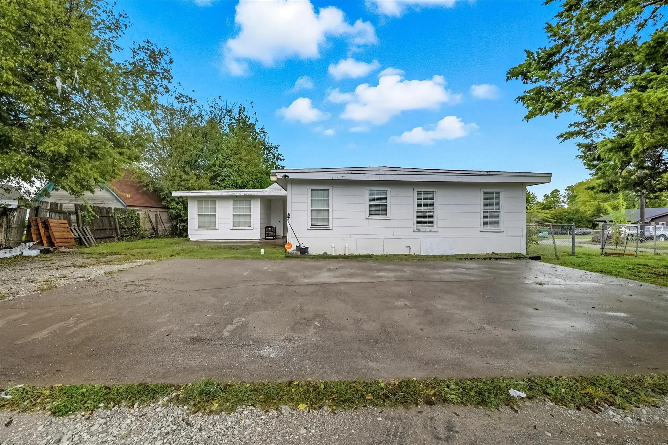 Duplex For Sale in Grayson County , 620 S Charles Street, Sherman, Texas 75090, 7 Bedroom, 4 Bathroom, Garage spaces, 0 Sqft, built in 1930, Preowned, mls#21071291, Real Estate Agent in Sherman, Homes For Sale in Grayson county, Homes For Sale in Sherman, Realtor in Sherman Texas, Real Estate Brokerage Independent Realty Texas, Luminita Cordes Realtor