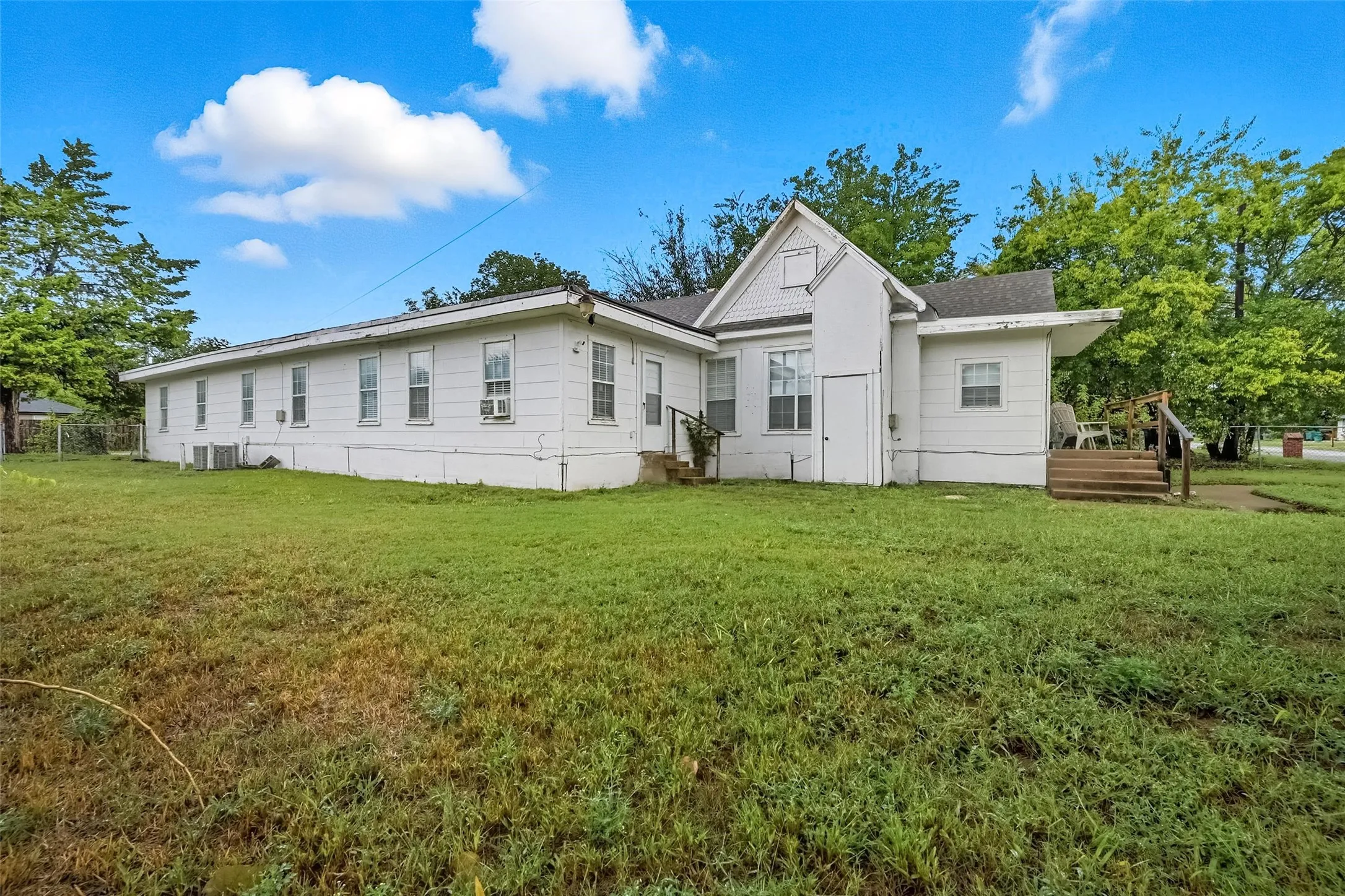 Duplex For Sale in Grayson County , 620 S Charles Street, Sherman, Texas 75090, 7 Bedroom, 4 Bathroom, Garage spaces, 0 Sqft, built in 1930, Preowned, mls#21071291, Real Estate Agent in Sherman, Homes For Sale in Grayson county, Homes For Sale in Sherman, Realtor in Sherman Texas, Real Estate Brokerage Independent Realty Texas, Luminita Cordes Realtor