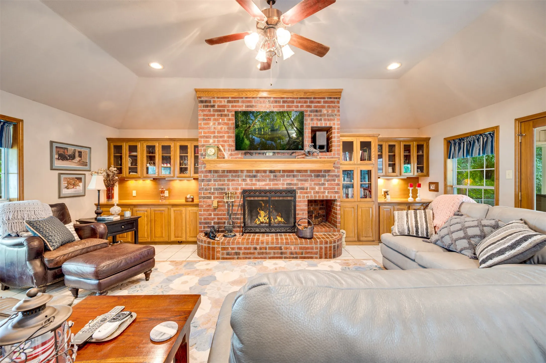 Single Family Residence For Sale in Anderson County , 3269 An County Road 153, Palestine, Texas 75801, 2 Bedroom, 3 Bathroom, 2 Garage spaces, 2,004 Sqft, built in 2006, mls#21071328, Real Estate Agent in Palestine, Homes For Sale in Anderson county, Homes For Sale in Palestine, Realtor in Palestine Texas, Real Estate Brokerage Independent Realty Texas, Luminita Cordes Realtor