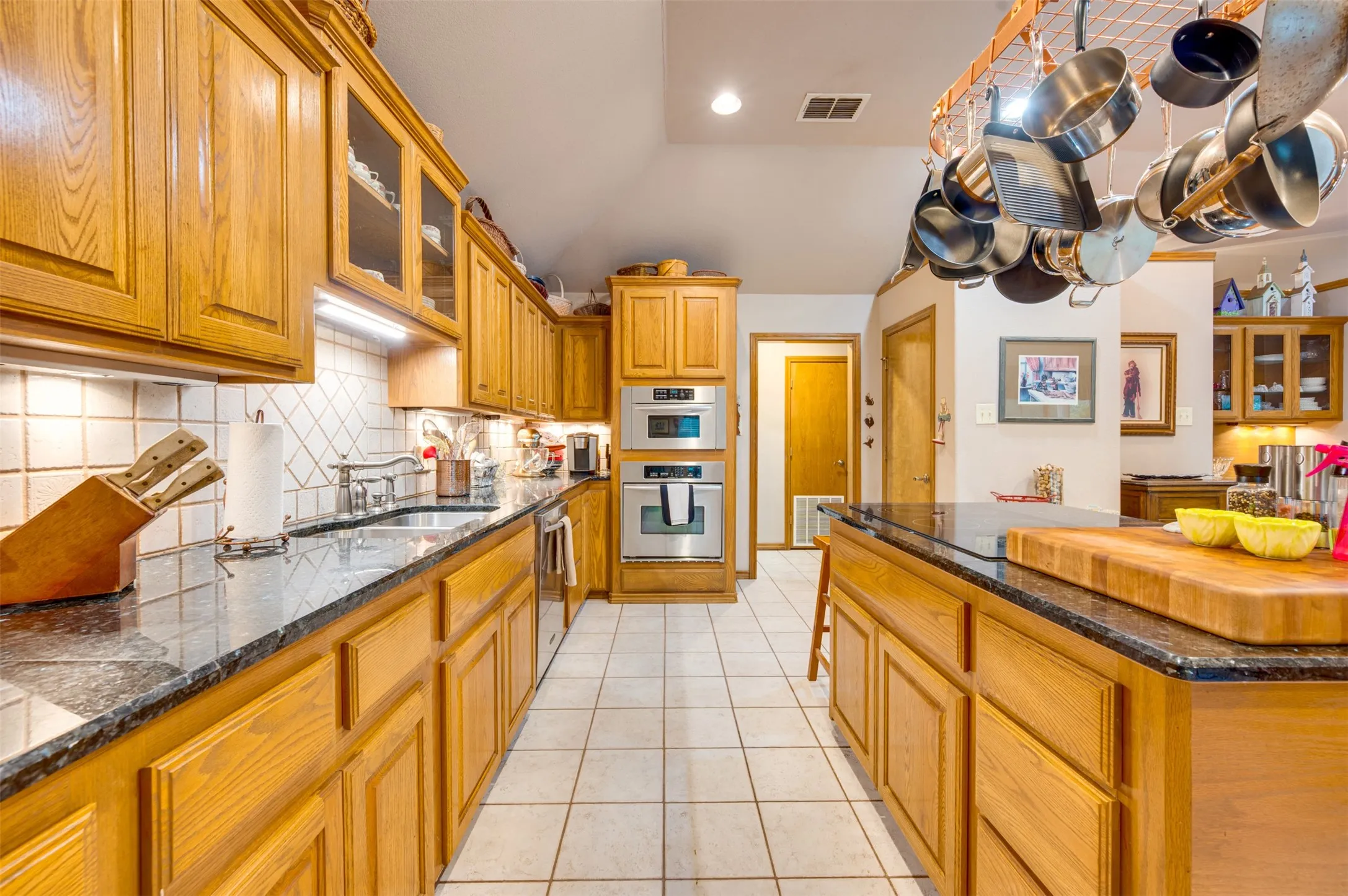 Single Family Residence For Sale in Anderson County , 3269 An County Road 153, Palestine, Texas 75801, 2 Bedroom, 3 Bathroom, 2 Garage spaces, 2,004 Sqft, built in 2006, mls#21071328, Real Estate Agent in Palestine, Homes For Sale in Anderson county, Homes For Sale in Palestine, Realtor in Palestine Texas, Real Estate Brokerage Independent Realty Texas, Luminita Cordes Realtor