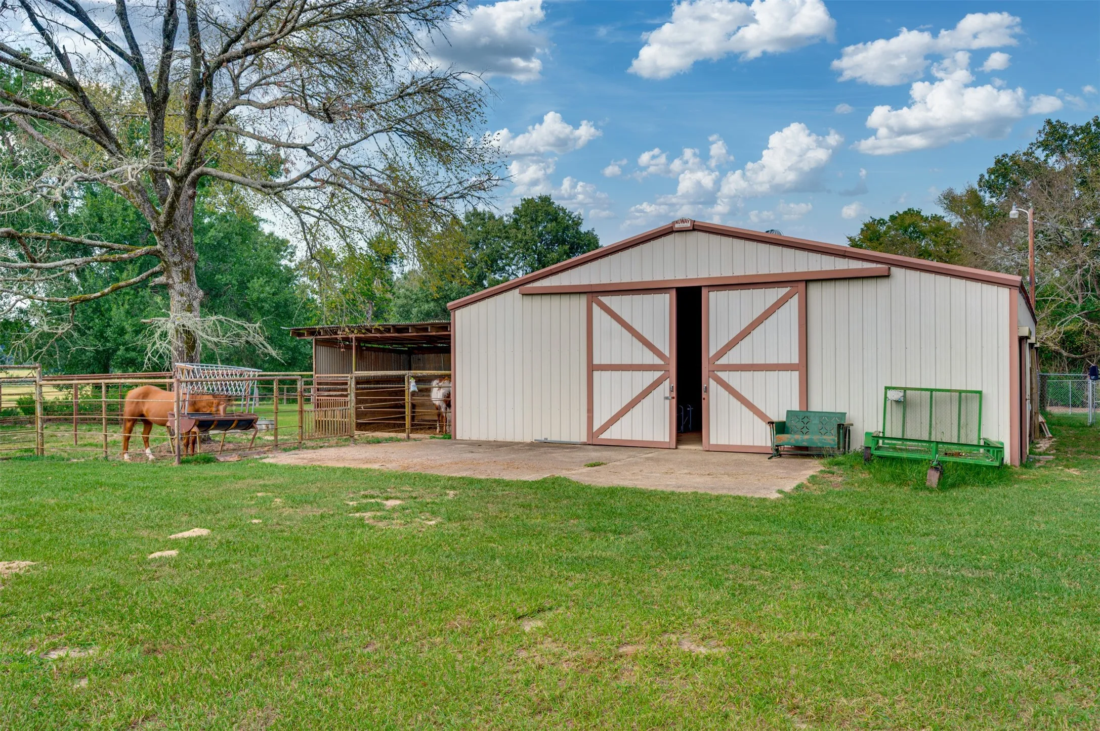 Single Family Residence For Sale in Anderson County , 3269 An County Road 153, Palestine, Texas 75801, 2 Bedroom, 3 Bathroom, 2 Garage spaces, 2,004 Sqft, built in 2006, mls#21071328, Real Estate Agent in Palestine, Homes For Sale in Anderson county, Homes For Sale in Palestine, Realtor in Palestine Texas, Real Estate Brokerage Independent Realty Texas, Luminita Cordes Realtor