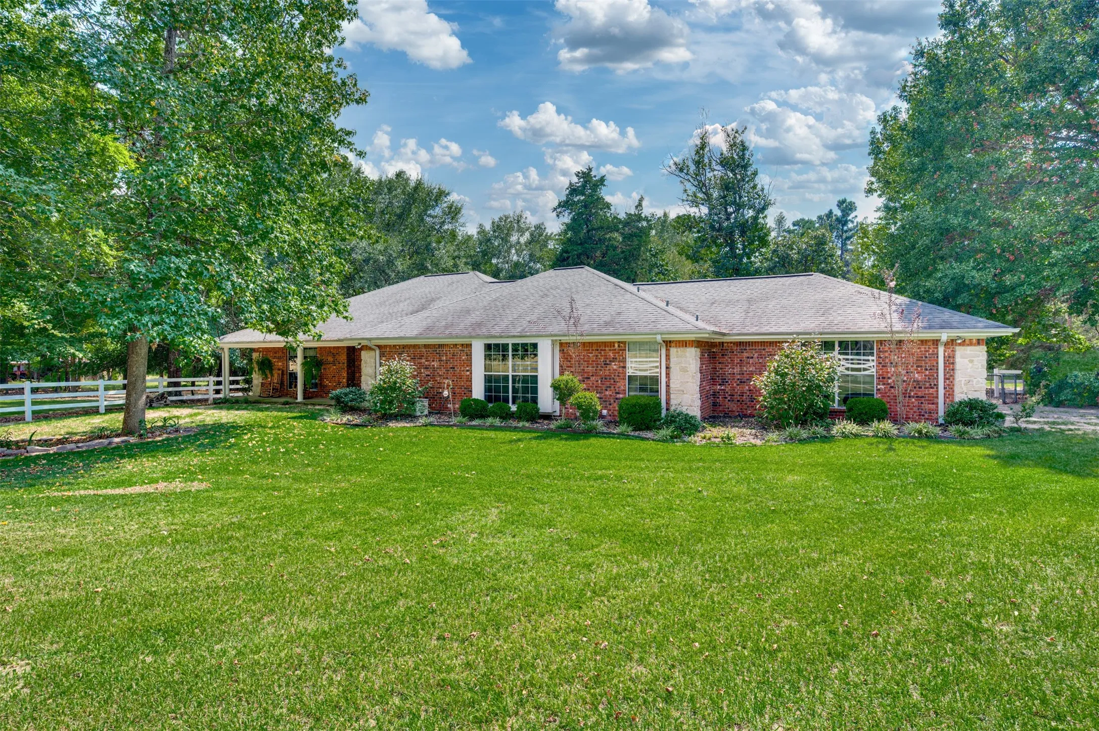 Single Family Residence For Sale in Anderson County , 3269 An County Road 153, Palestine, Texas 75801, 2 Bedroom, 3 Bathroom, 2 Garage spaces, 2,004 Sqft, built in 2006, mls#21071328, Real Estate Agent in Palestine, Homes For Sale in Anderson county, Homes For Sale in Palestine, Realtor in Palestine Texas, Real Estate Brokerage Independent Realty Texas, Luminita Cordes Realtor