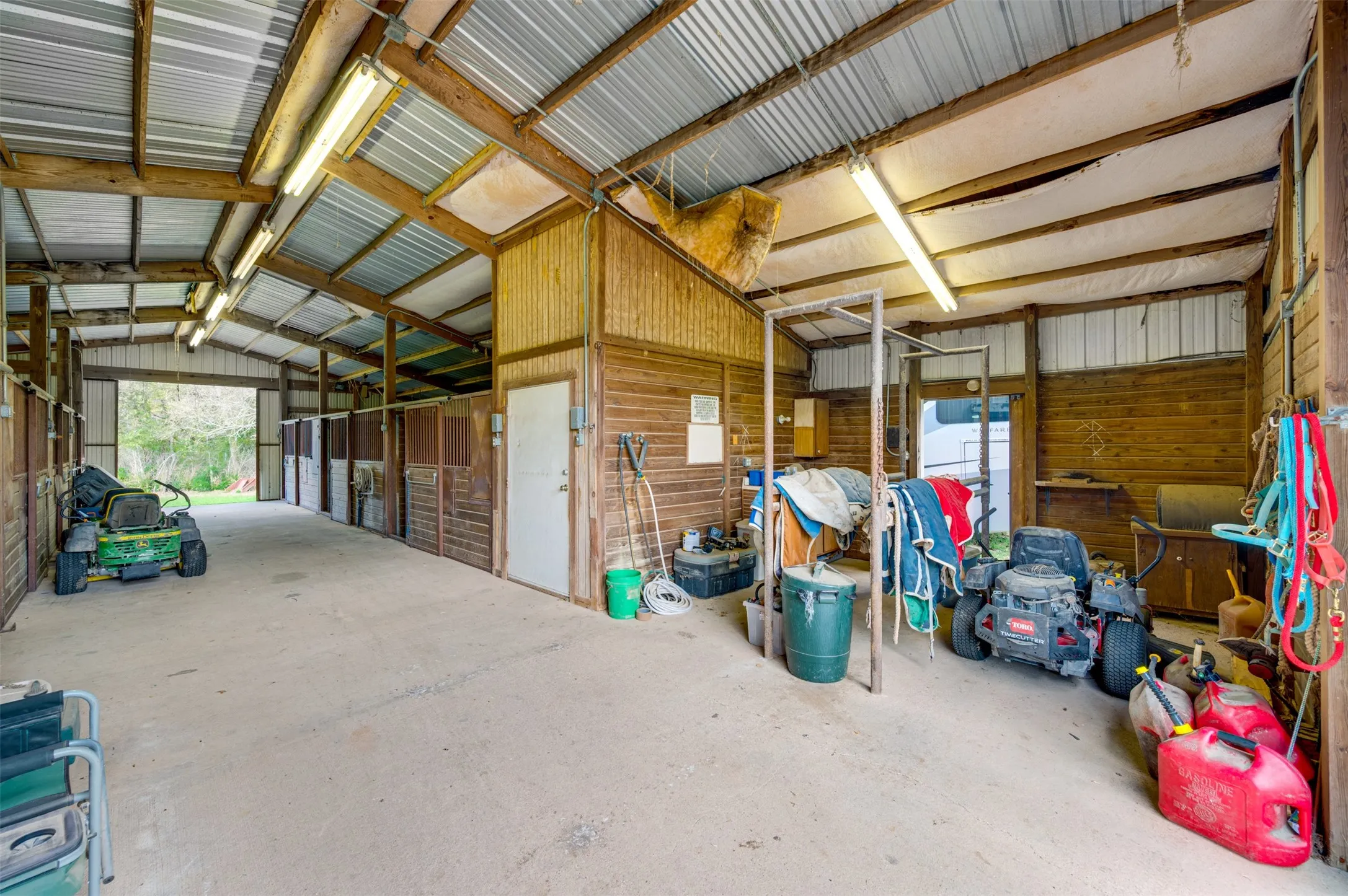 Single Family Residence For Sale in Anderson County , 3269 An County Road 153, Palestine, Texas 75801, 2 Bedroom, 3 Bathroom, 2 Garage spaces, 2,004 Sqft, built in 2006, mls#21071328, Real Estate Agent in Palestine, Homes For Sale in Anderson county, Homes For Sale in Palestine, Realtor in Palestine Texas, Real Estate Brokerage Independent Realty Texas, Luminita Cordes Realtor