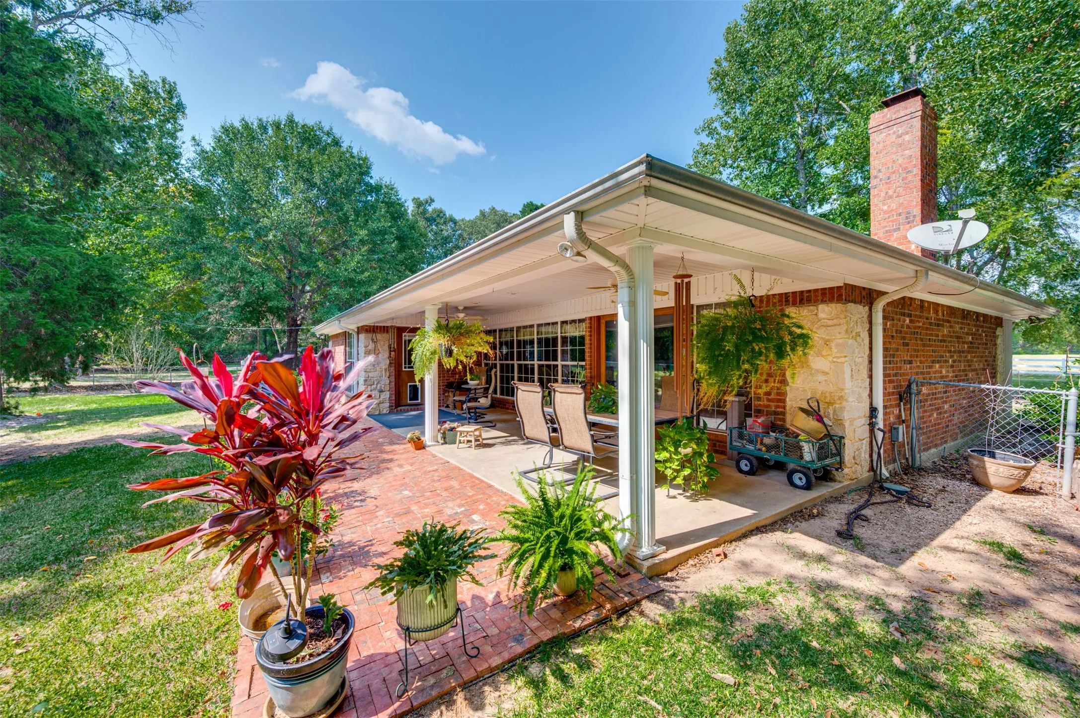 Single Family Residence For Sale in Anderson County , 3269 An County Road 153, Palestine, Texas 75801, 2 Bedroom, 3 Bathroom, 2 Garage spaces, 2,004 Sqft, built in 2006, mls#21071328, Real Estate Agent in Palestine, Homes For Sale in Anderson county, Homes For Sale in Palestine, Realtor in Palestine Texas, Real Estate Brokerage Independent Realty Texas, Luminita Cordes Realtor