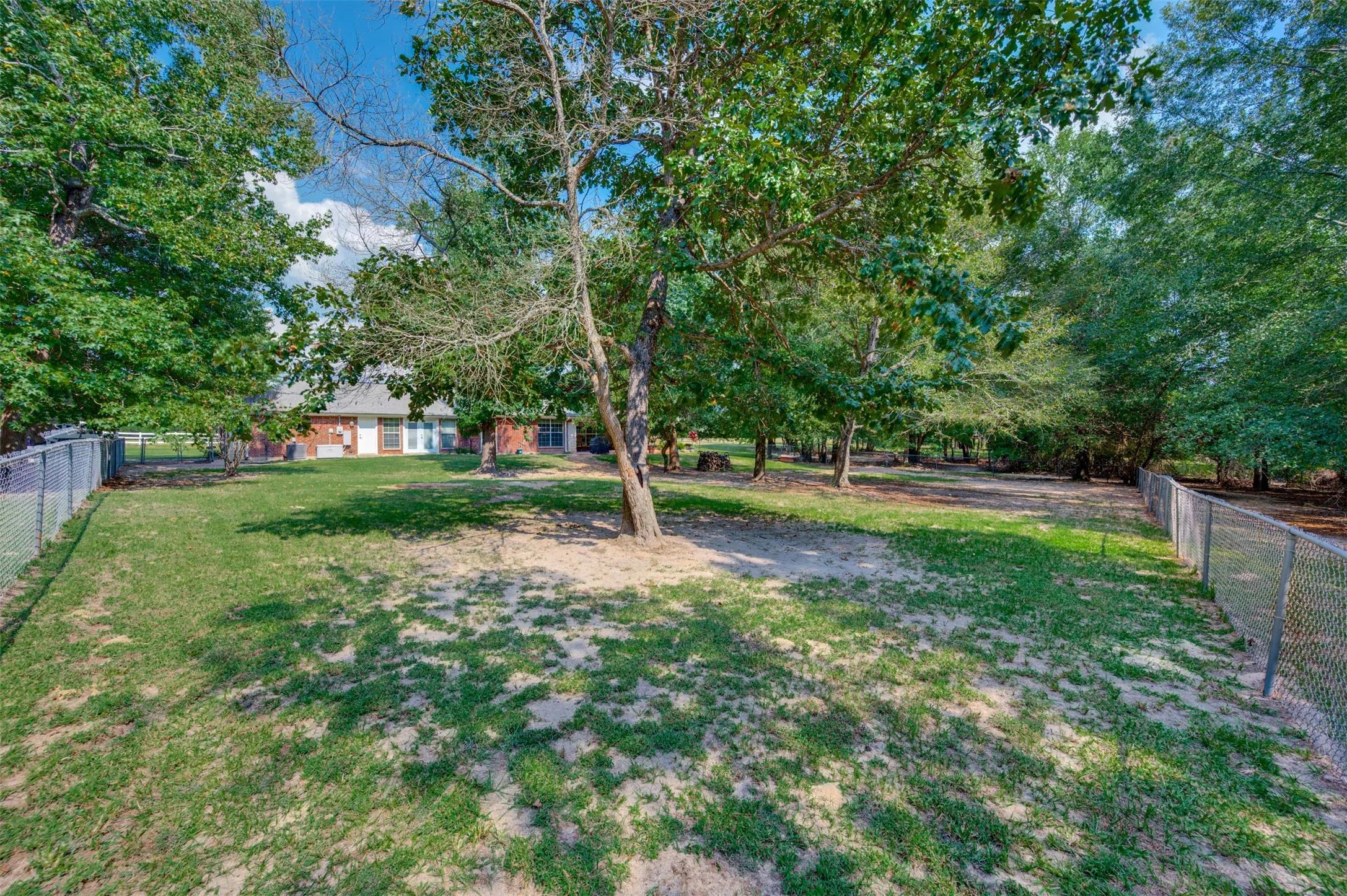 Single Family Residence For Sale in Anderson County , 3269 An County Road 153, Palestine, Texas 75801, 2 Bedroom, 3 Bathroom, 2 Garage spaces, 2,004 Sqft, built in 2006, mls#21071328, Real Estate Agent in Palestine, Homes For Sale in Anderson county, Homes For Sale in Palestine, Realtor in Palestine Texas, Real Estate Brokerage Independent Realty Texas, Luminita Cordes Realtor