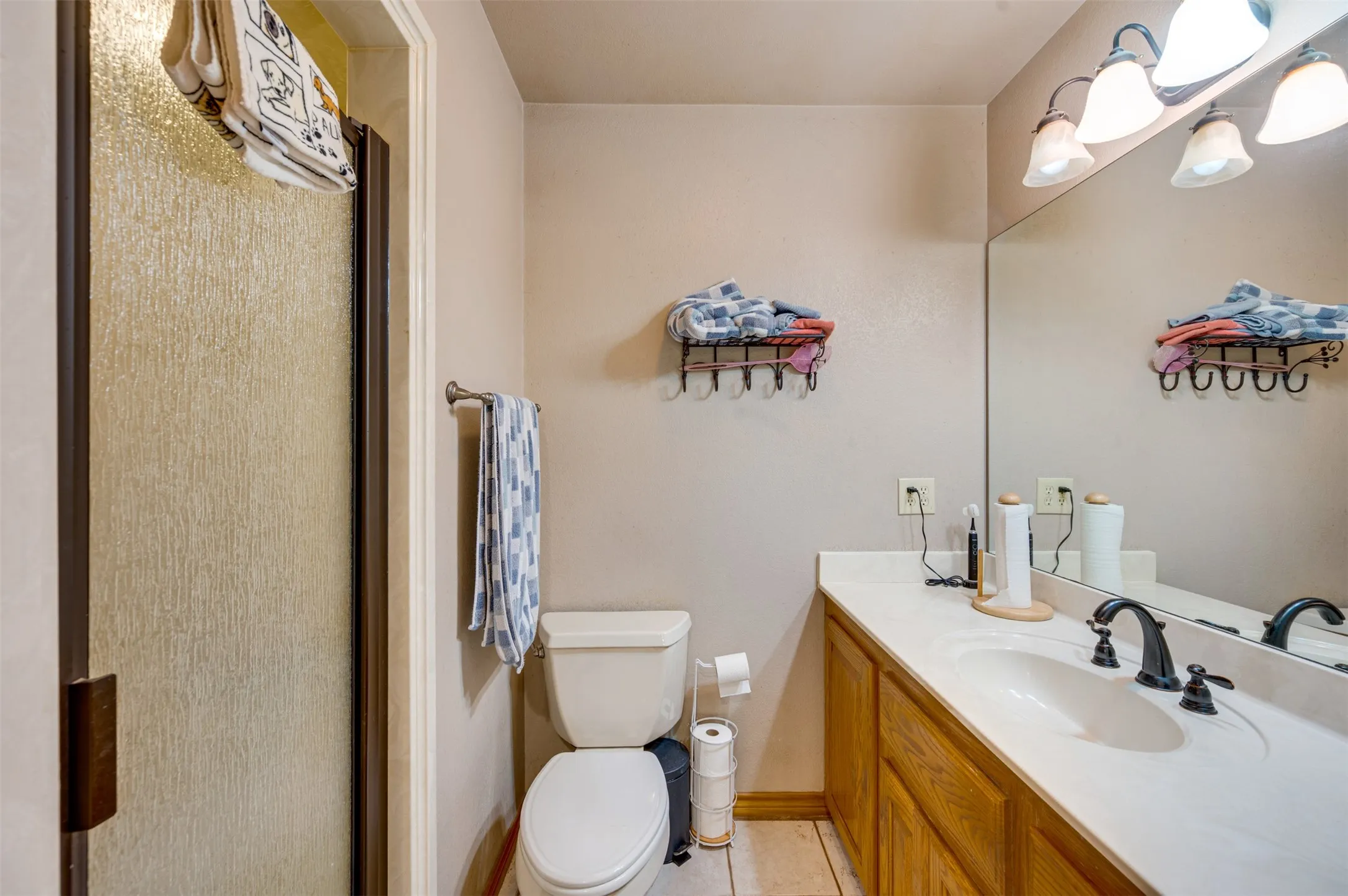 Single Family Residence For Sale in Anderson County , 3269 An County Road 153, Palestine, Texas 75801, 2 Bedroom, 3 Bathroom, 2 Garage spaces, 2,004 Sqft, built in 2006, mls#21071328, Real Estate Agent in Palestine, Homes For Sale in Anderson county, Homes For Sale in Palestine, Realtor in Palestine Texas, Real Estate Brokerage Independent Realty Texas, Luminita Cordes Realtor