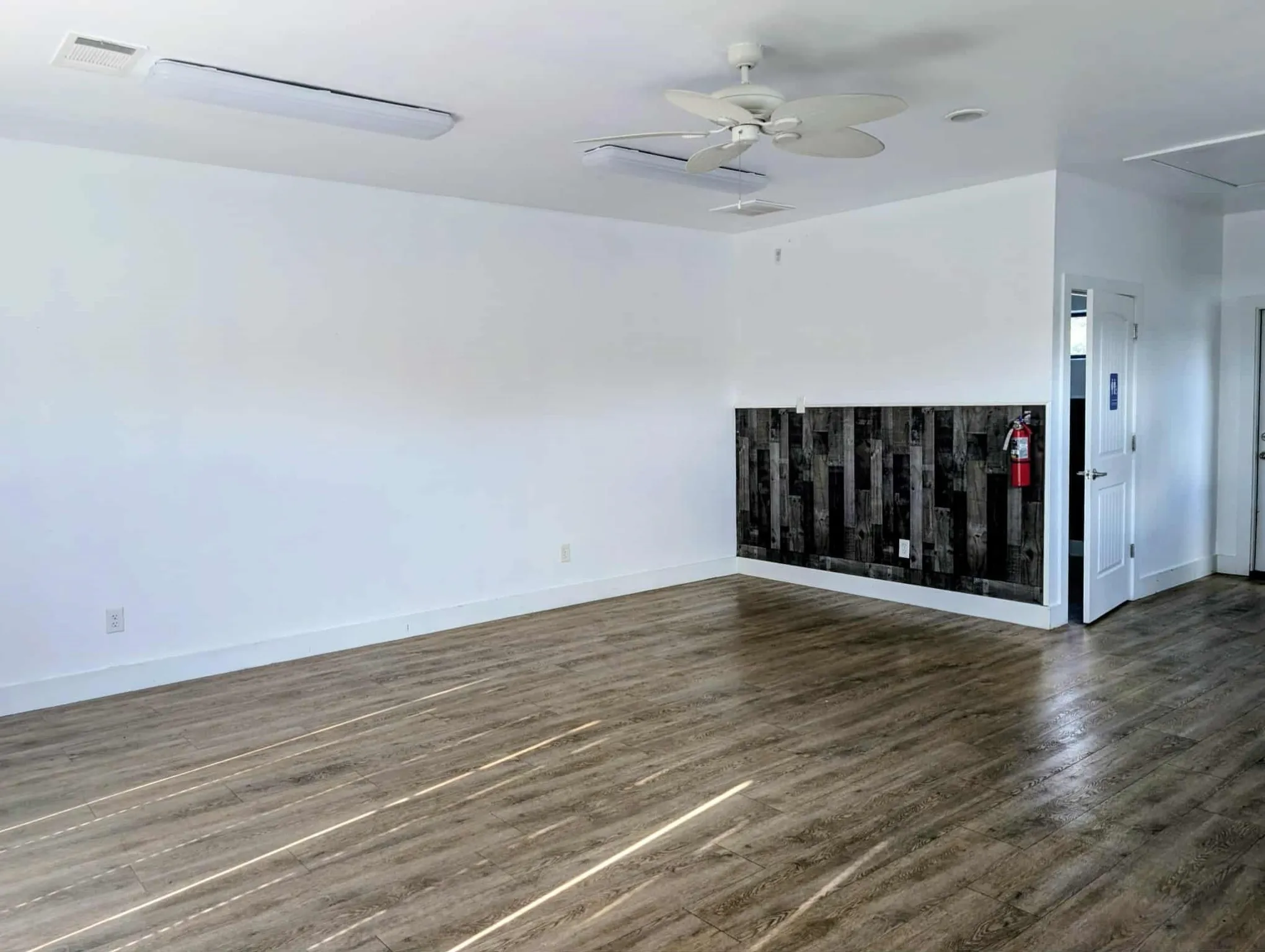 Office For Rent in Ellis County , 431 N State Highway 342 C, Red Oak, Texas 75154, 0, 0, Garage spaces, 0 Sqft, built in 2018, Preowned, mls#21066857, Real Estate Agent in Red Oak, Homes For Rent in Ellis county, Homes For Rent in Red Oak, Realtor in Red Oak Texas, Real Estate Brokerage Independent Realty Texas, Luminita Cordes Realtor