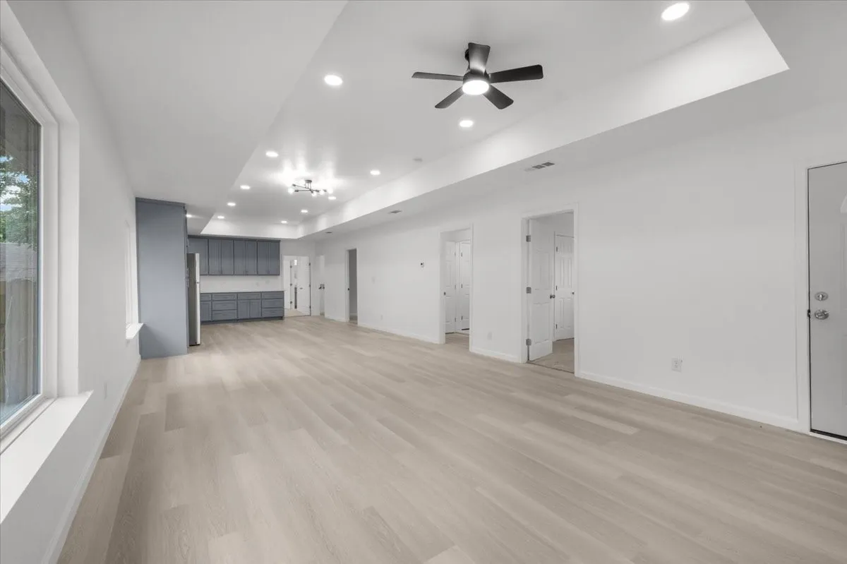 Single Family Residence For Sale in Dallas County , 818 Hollywood Avenue, Dallas, Texas 75208, 3 Bedroom, 2 Bathroom, Garage spaces, 1,531 Sqft, built in 1924, mls#21071194, Real Estate Agent in Dallas, Homes For Sale in Dallas county, Homes For Sale in Dallas, Realtor in Dallas Texas, Real Estate Brokerage Independent Realty Texas, Luminita Cordes Realtor