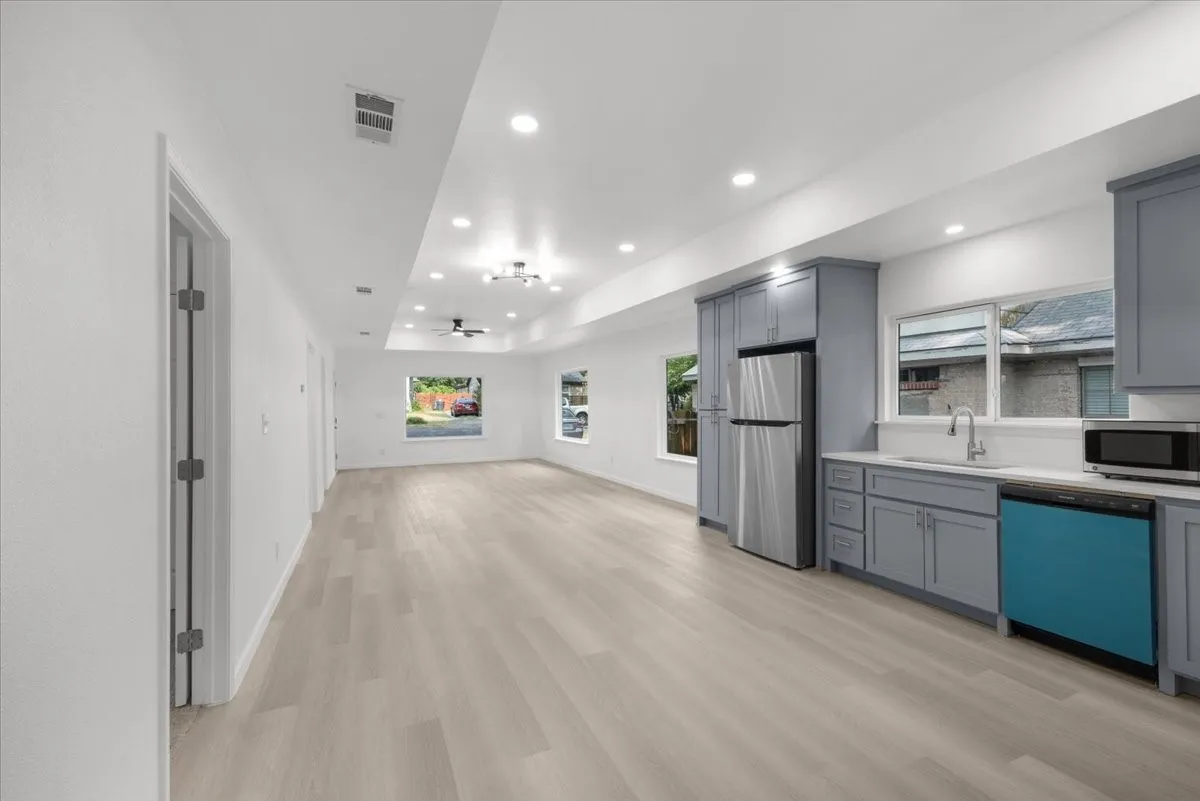 Single Family Residence For Sale in Dallas County , 818 Hollywood Avenue, Dallas, Texas 75208, 3 Bedroom, 2 Bathroom, Garage spaces, 1,531 Sqft, built in 1924, mls#21071194, Real Estate Agent in Dallas, Homes For Sale in Dallas county, Homes For Sale in Dallas, Realtor in Dallas Texas, Real Estate Brokerage Independent Realty Texas, Luminita Cordes Realtor