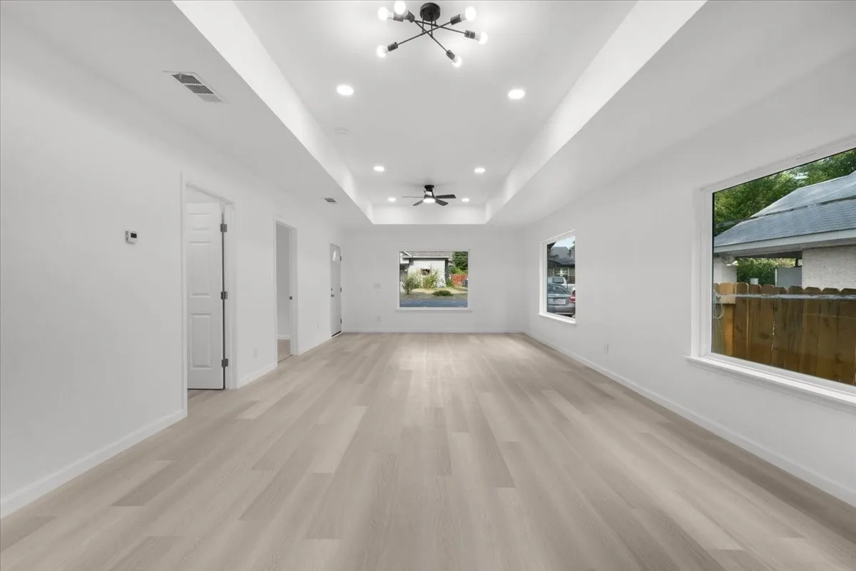 Single Family Residence For Sale in Dallas County , 818 Hollywood Avenue, Dallas, Texas 75208, 3 Bedroom, 2 Bathroom, Garage spaces, 1,531 Sqft, built in 1924, mls#21071194, Real Estate Agent in Dallas, Homes For Sale in Dallas county, Homes For Sale in Dallas, Realtor in Dallas Texas, Real Estate Brokerage Independent Realty Texas, Luminita Cordes Realtor