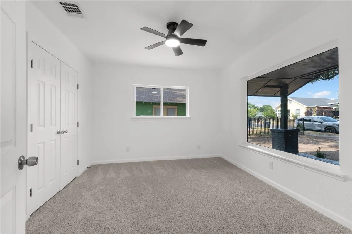 Single Family Residence For Sale in Dallas County , 818 Hollywood Avenue, Dallas, Texas 75208, 3 Bedroom, 2 Bathroom, Garage spaces, 1,531 Sqft, built in 1924, mls#21071194, Real Estate Agent in Dallas, Homes For Sale in Dallas county, Homes For Sale in Dallas, Realtor in Dallas Texas, Real Estate Brokerage Independent Realty Texas, Luminita Cordes Realtor