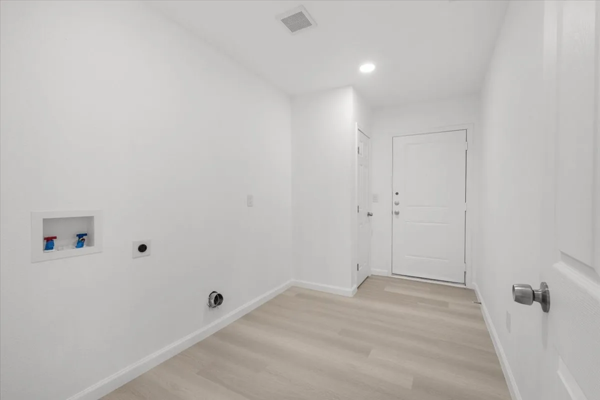 Single Family Residence For Sale in Dallas County , 818 Hollywood Avenue, Dallas, Texas 75208, 3 Bedroom, 2 Bathroom, Garage spaces, 1,531 Sqft, built in 1924, mls#21071194, Real Estate Agent in Dallas, Homes For Sale in Dallas county, Homes For Sale in Dallas, Realtor in Dallas Texas, Real Estate Brokerage Independent Realty Texas, Luminita Cordes Realtor