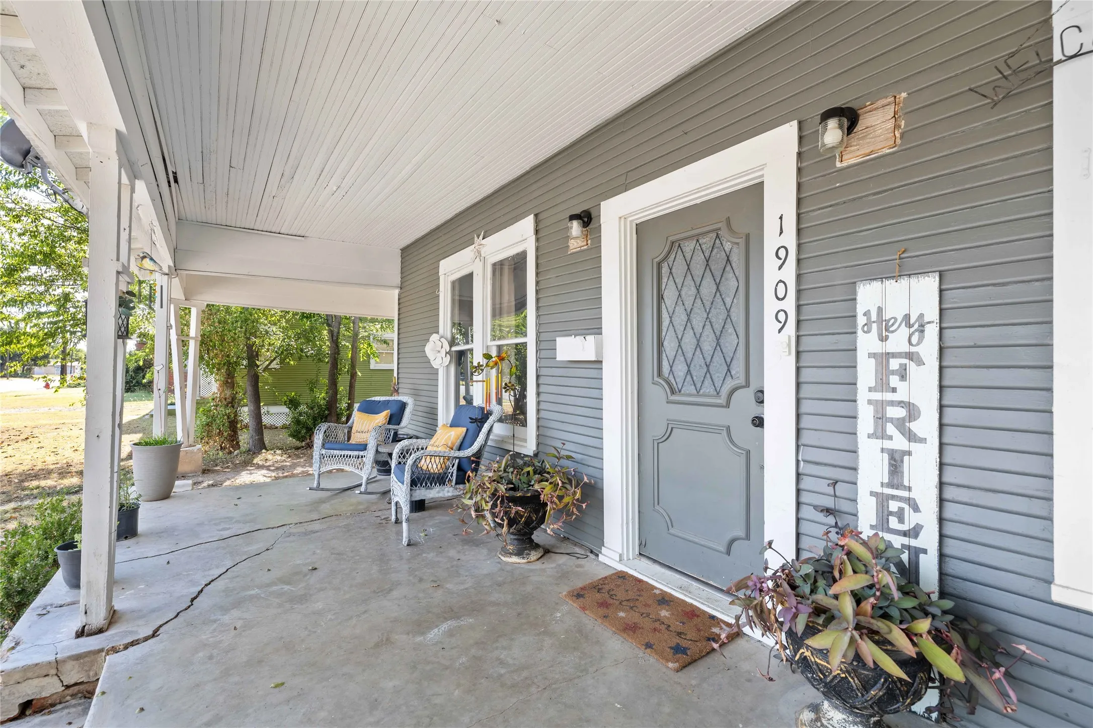 Single Family Residence For Sale in Brown County , 1909 Coggin Avenue, Brownwood, Texas 76801, 4 Bedroom, 2 Bathroom, Garage spaces, 2,239 Sqft, built in 1944, mls#21070530, Real Estate Agent in Brownwood, Homes For Sale in Brown county, Homes For Sale in Brownwood, Realtor in Brownwood Texas, Real Estate Brokerage Independent Realty Texas, Luminita Cordes Realtor