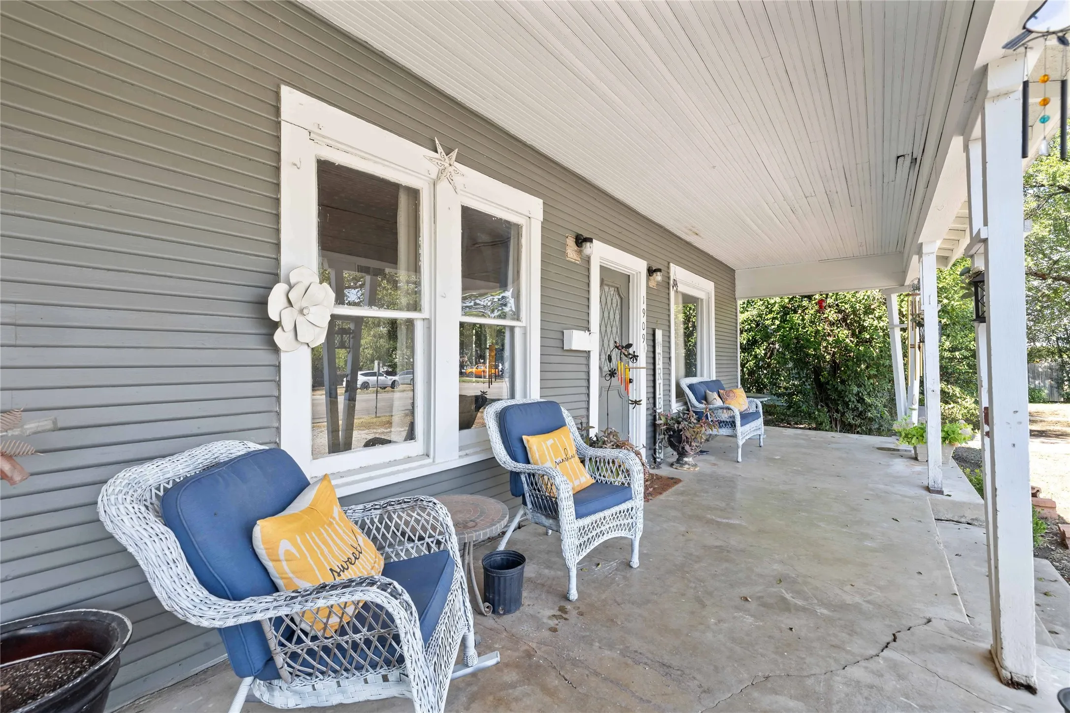 Single Family Residence For Sale in Brown County , 1909 Coggin Avenue, Brownwood, Texas 76801, 4 Bedroom, 2 Bathroom, Garage spaces, 2,239 Sqft, built in 1944, mls#21070530, Real Estate Agent in Brownwood, Homes For Sale in Brown county, Homes For Sale in Brownwood, Realtor in Brownwood Texas, Real Estate Brokerage Independent Realty Texas, Luminita Cordes Realtor