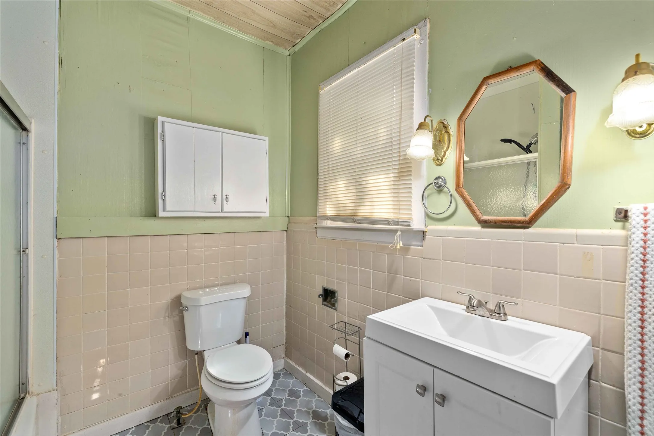 Single Family Residence For Sale in Brown County , 1909 Coggin Avenue, Brownwood, Texas 76801, 4 Bedroom, 2 Bathroom, Garage spaces, 2,239 Sqft, built in 1944, mls#21070530, Real Estate Agent in Brownwood, Homes For Sale in Brown county, Homes For Sale in Brownwood, Realtor in Brownwood Texas, Real Estate Brokerage Independent Realty Texas, Luminita Cordes Realtor