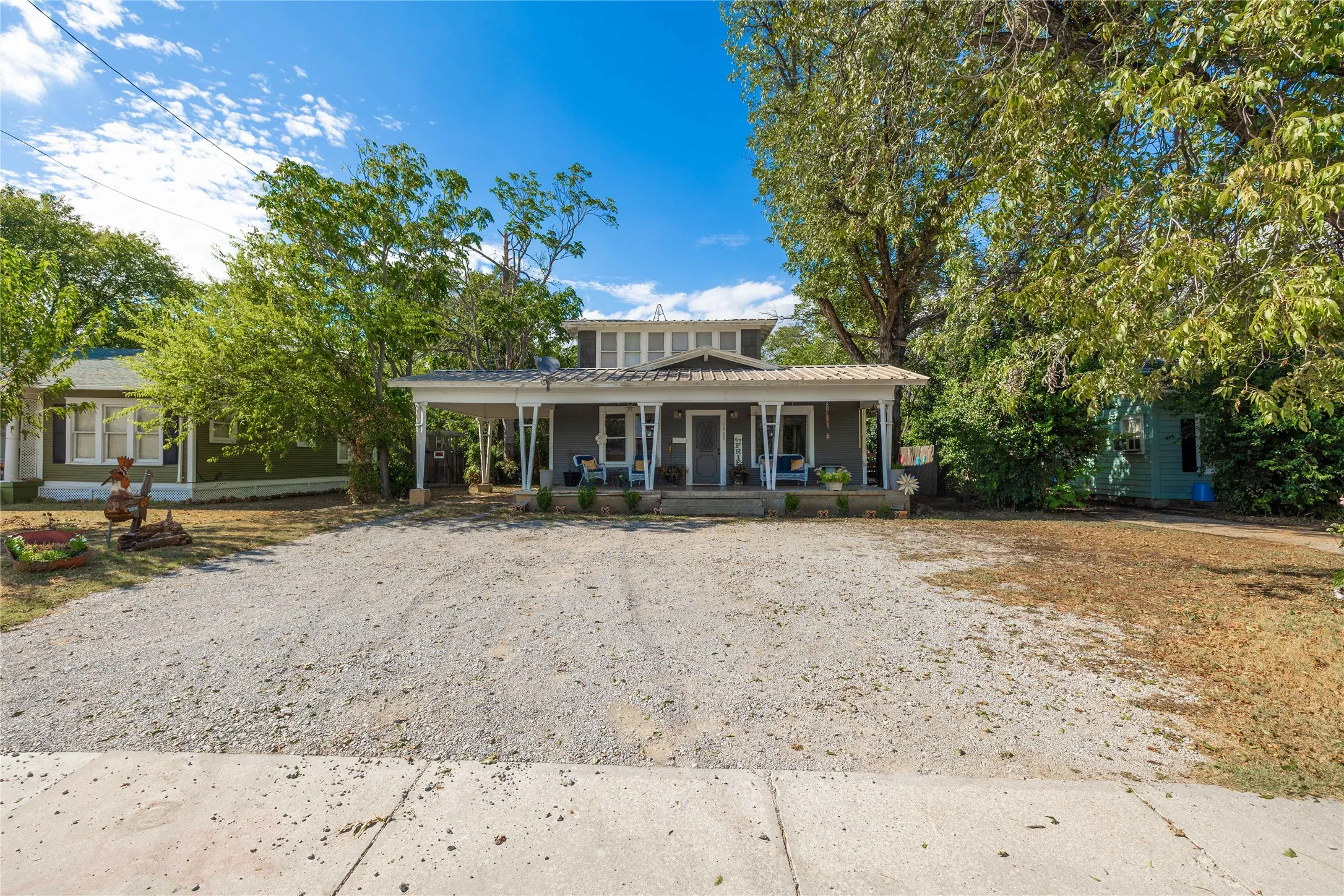 Single Family Residence For Sale in Brown County , 1909 Coggin Avenue, Brownwood, Texas 76801, 4 Bedroom, 2 Bathroom, Garage spaces, 2,239 Sqft, built in 1944, mls#21070530, Real Estate Agent in Brownwood, Homes For Sale in Brown county, Homes For Sale in Brownwood, Realtor in Brownwood Texas, Real Estate Brokerage Independent Realty Texas, Luminita Cordes Realtor
