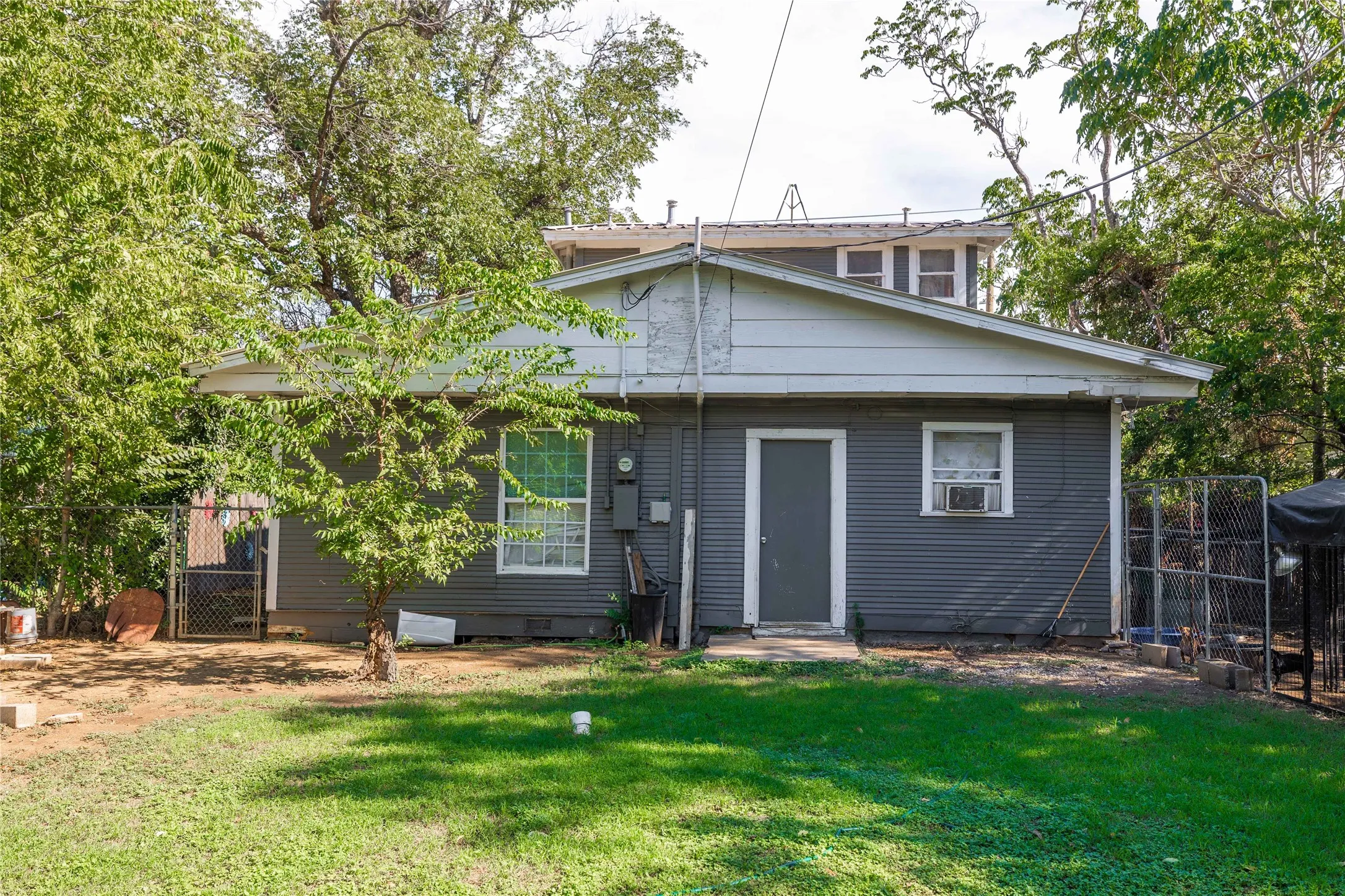 Single Family Residence For Sale in Brown County , 1909 Coggin Avenue, Brownwood, Texas 76801, 4 Bedroom, 2 Bathroom, Garage spaces, 2,239 Sqft, built in 1944, mls#21070530, Real Estate Agent in Brownwood, Homes For Sale in Brown county, Homes For Sale in Brownwood, Realtor in Brownwood Texas, Real Estate Brokerage Independent Realty Texas, Luminita Cordes Realtor