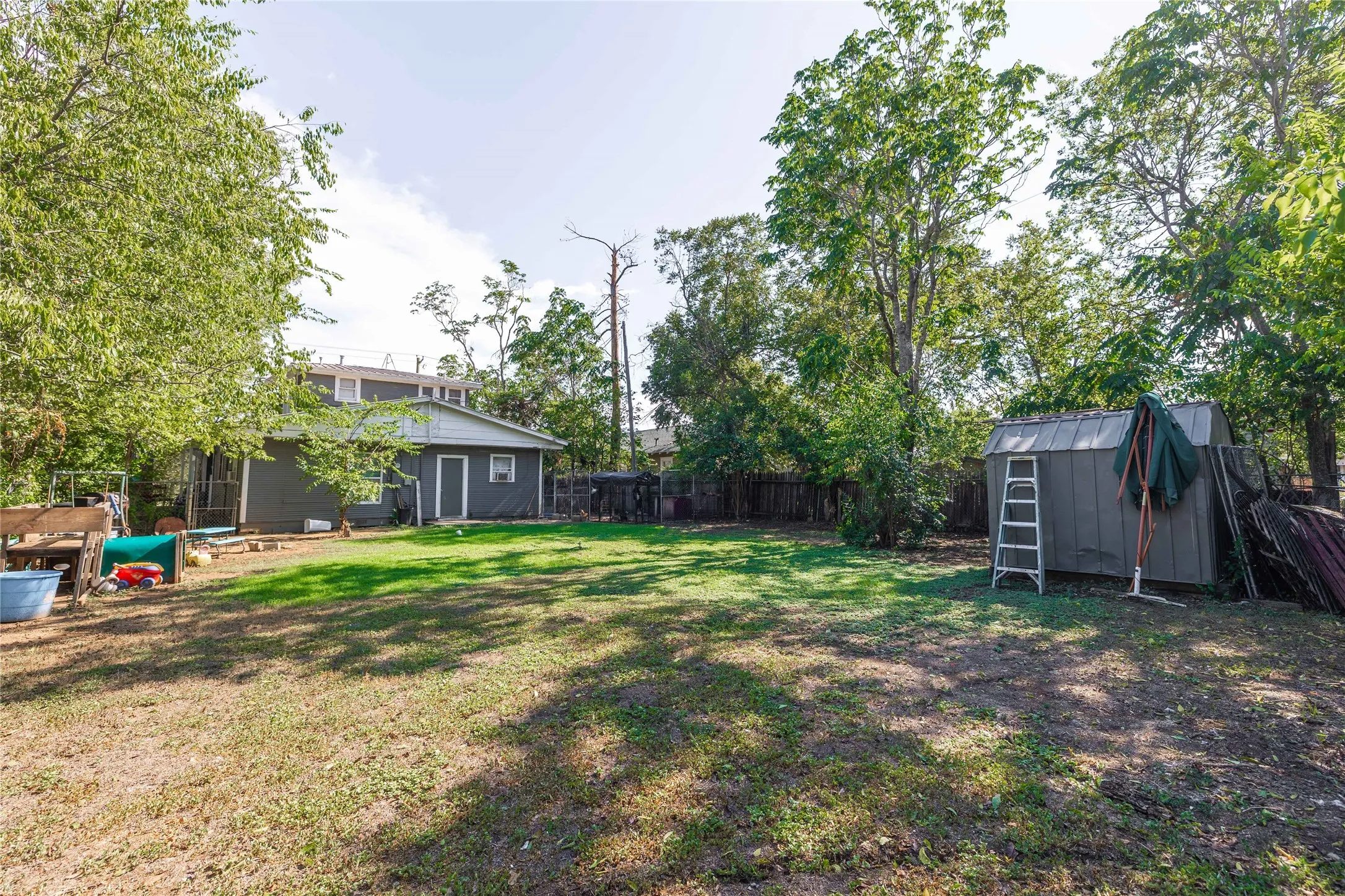 Single Family Residence For Sale in Brown County , 1909 Coggin Avenue, Brownwood, Texas 76801, 4 Bedroom, 2 Bathroom, Garage spaces, 2,239 Sqft, built in 1944, mls#21070530, Real Estate Agent in Brownwood, Homes For Sale in Brown county, Homes For Sale in Brownwood, Realtor in Brownwood Texas, Real Estate Brokerage Independent Realty Texas, Luminita Cordes Realtor