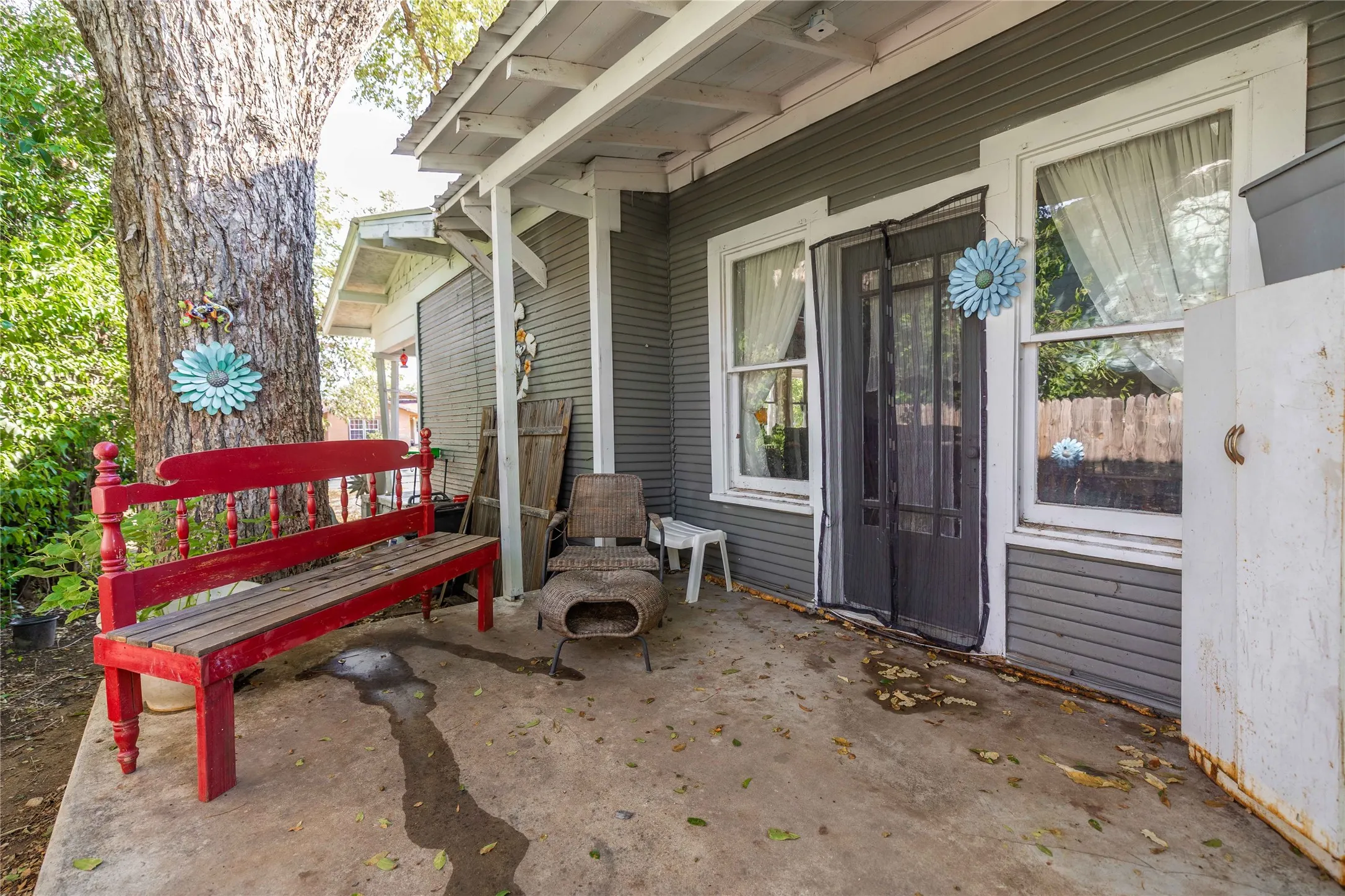 Single Family Residence For Sale in Brown County , 1909 Coggin Avenue, Brownwood, Texas 76801, 4 Bedroom, 2 Bathroom, Garage spaces, 2,239 Sqft, built in 1944, mls#21070530, Real Estate Agent in Brownwood, Homes For Sale in Brown county, Homes For Sale in Brownwood, Realtor in Brownwood Texas, Real Estate Brokerage Independent Realty Texas, Luminita Cordes Realtor