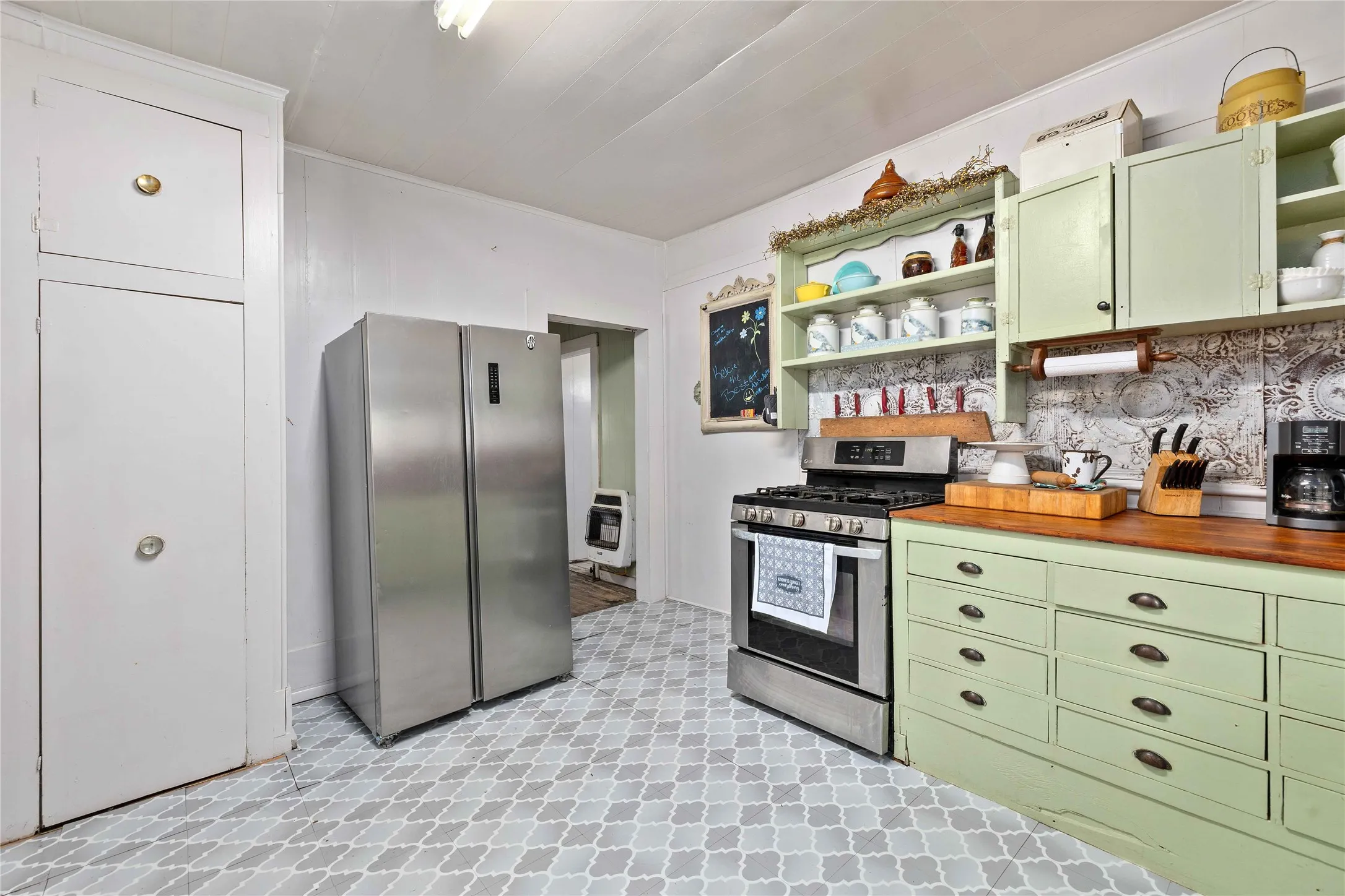 Single Family Residence For Sale in Brown County , 1909 Coggin Avenue, Brownwood, Texas 76801, 4 Bedroom, 2 Bathroom, Garage spaces, 2,239 Sqft, built in 1944, mls#21070530, Real Estate Agent in Brownwood, Homes For Sale in Brown county, Homes For Sale in Brownwood, Realtor in Brownwood Texas, Real Estate Brokerage Independent Realty Texas, Luminita Cordes Realtor