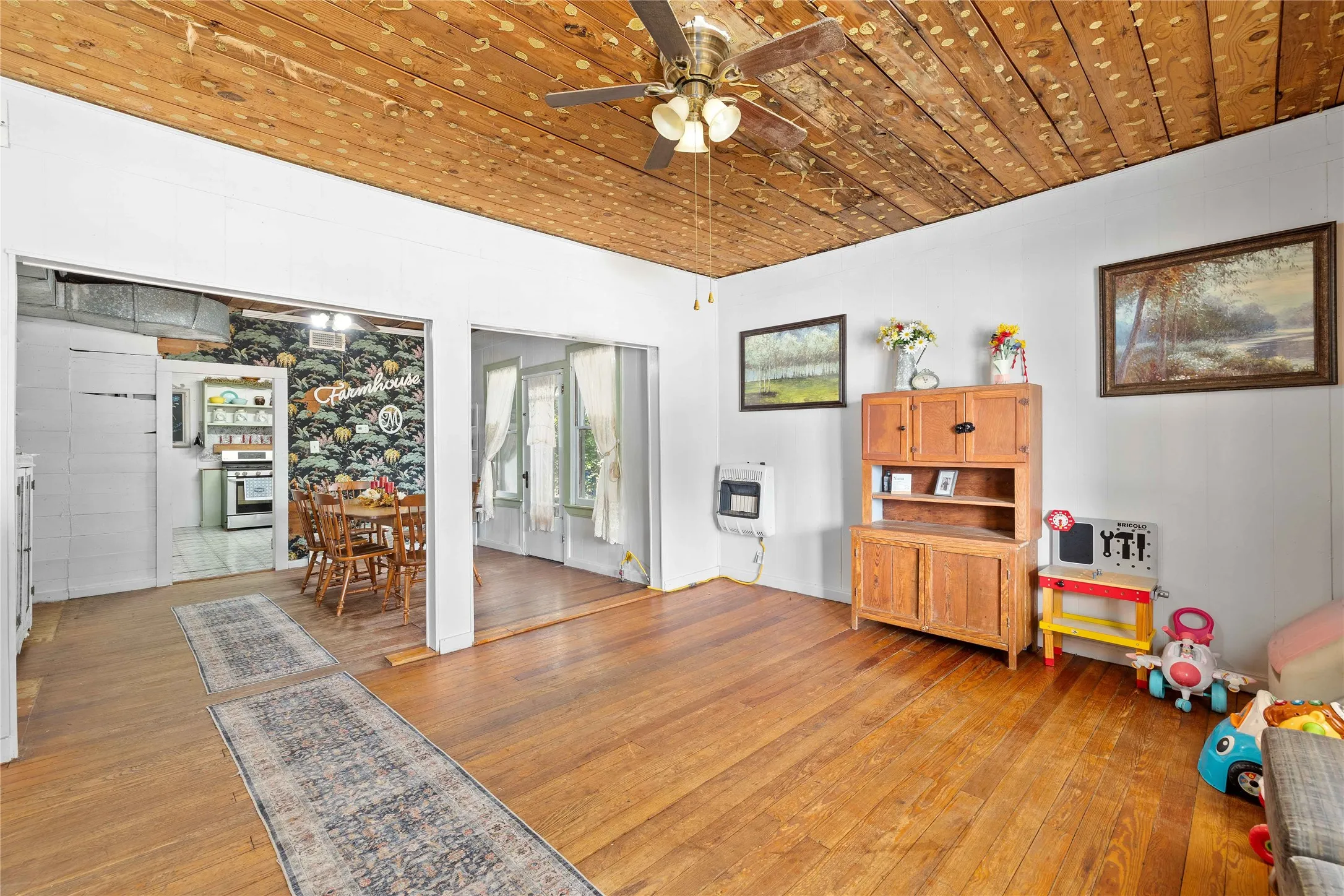 Single Family Residence For Sale in Brown County , 1909 Coggin Avenue, Brownwood, Texas 76801, 4 Bedroom, 2 Bathroom, Garage spaces, 2,239 Sqft, built in 1944, mls#21070530, Real Estate Agent in Brownwood, Homes For Sale in Brown county, Homes For Sale in Brownwood, Realtor in Brownwood Texas, Real Estate Brokerage Independent Realty Texas, Luminita Cordes Realtor