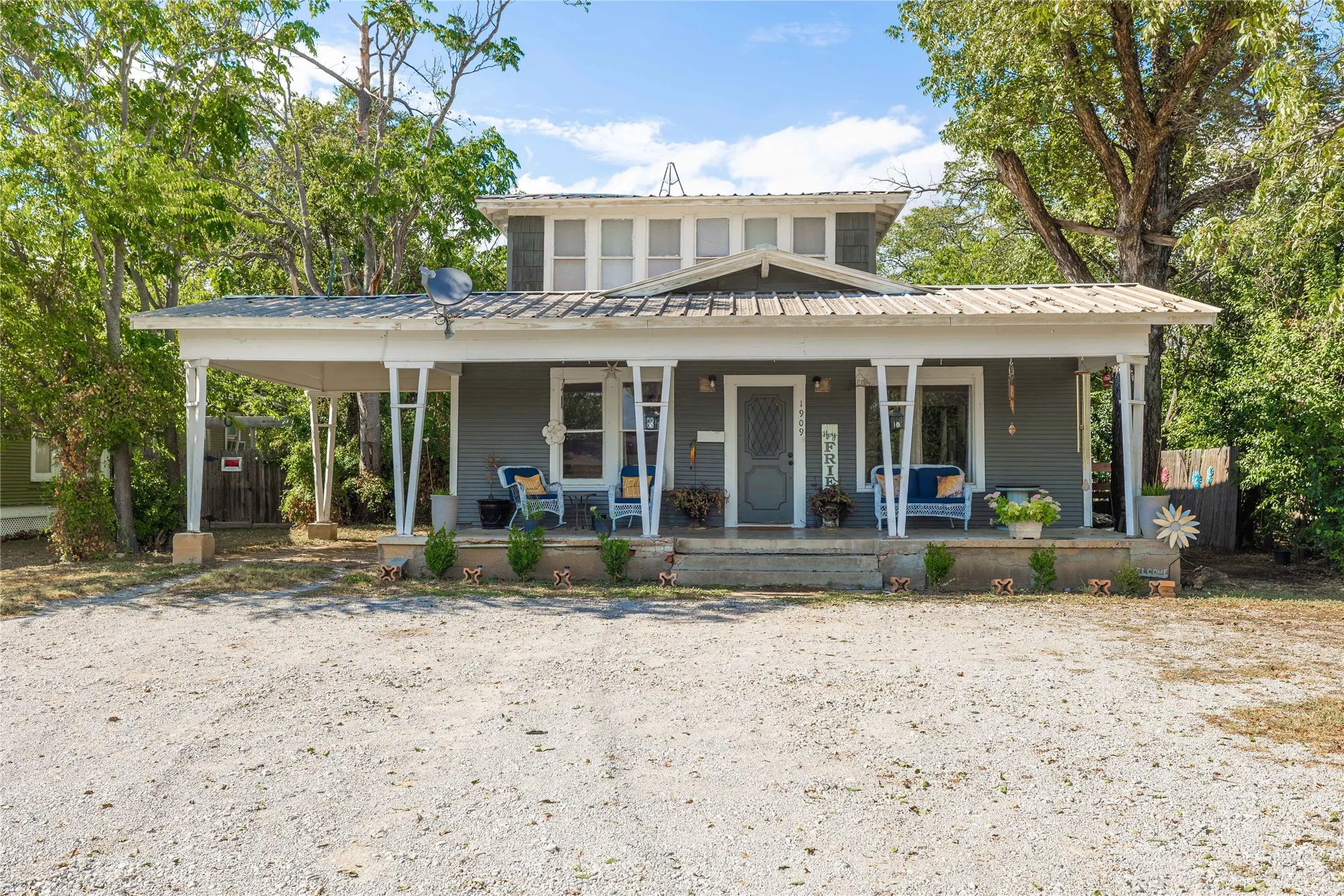 Single Family Residence For Sale in Brown County , 1909 Coggin Avenue, Brownwood, Texas 76801, 4 Bedroom, 2 Bathroom, Garage spaces, 2,239 Sqft, built in 1944, mls#21070530, Real Estate Agent in Brownwood, Homes For Sale in Brown county, Homes For Sale in Brownwood, Realtor in Brownwood Texas, Real Estate Brokerage Independent Realty Texas, Luminita Cordes Realtor