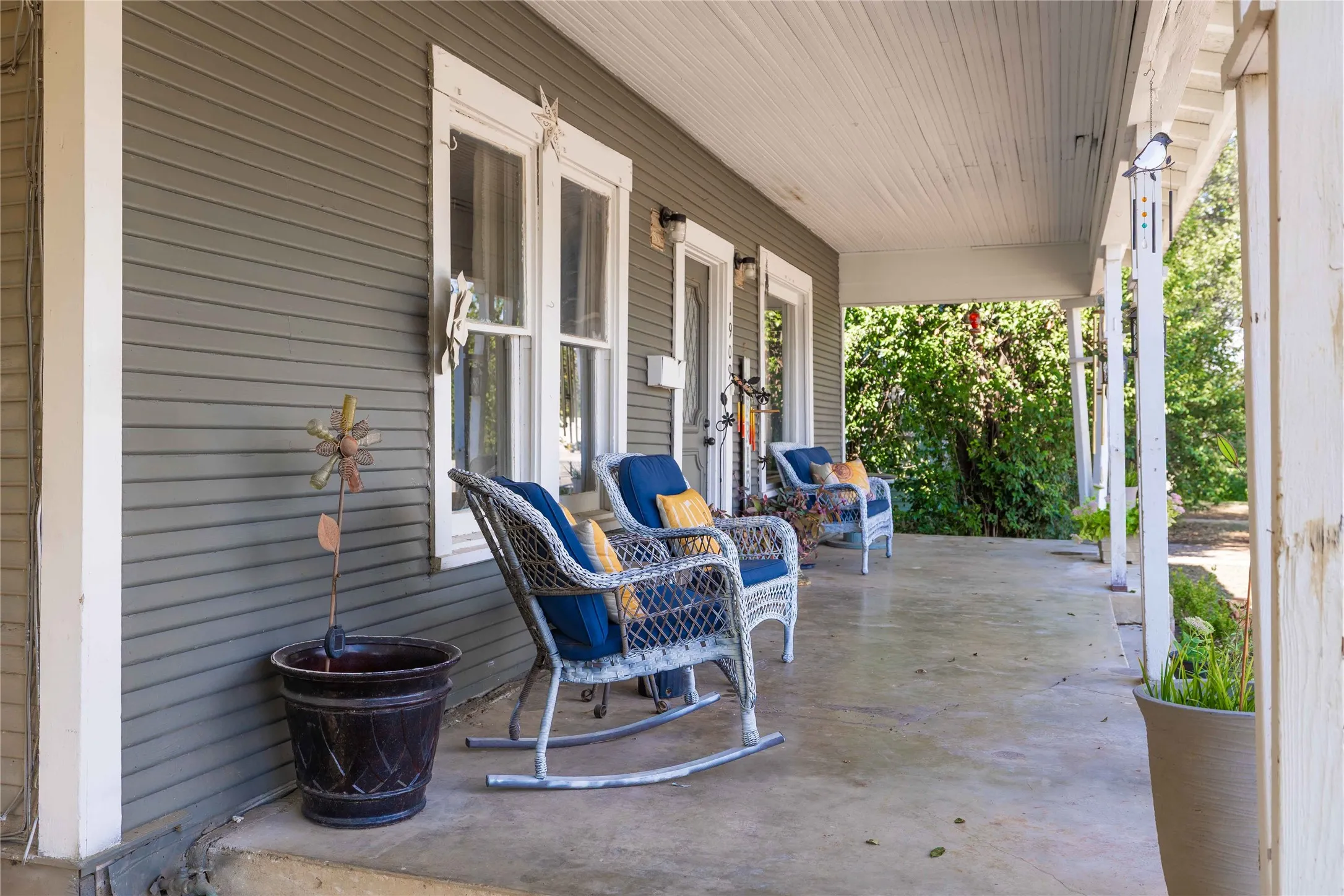 Single Family Residence For Sale in Brown County , 1909 Coggin Avenue, Brownwood, Texas 76801, 4 Bedroom, 2 Bathroom, Garage spaces, 2,239 Sqft, built in 1944, mls#21070530, Real Estate Agent in Brownwood, Homes For Sale in Brown county, Homes For Sale in Brownwood, Realtor in Brownwood Texas, Real Estate Brokerage Independent Realty Texas, Luminita Cordes Realtor