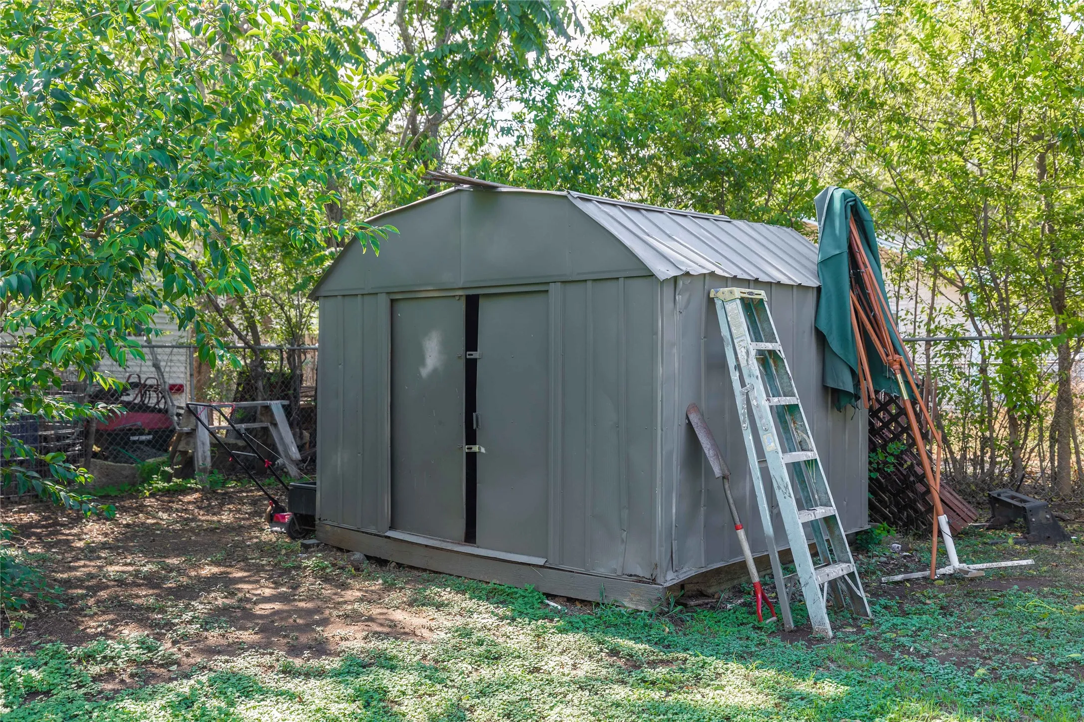 Single Family Residence For Sale in Brown County , 1909 Coggin Avenue, Brownwood, Texas 76801, 4 Bedroom, 2 Bathroom, Garage spaces, 2,239 Sqft, built in 1944, mls#21070530, Real Estate Agent in Brownwood, Homes For Sale in Brown county, Homes For Sale in Brownwood, Realtor in Brownwood Texas, Real Estate Brokerage Independent Realty Texas, Luminita Cordes Realtor
