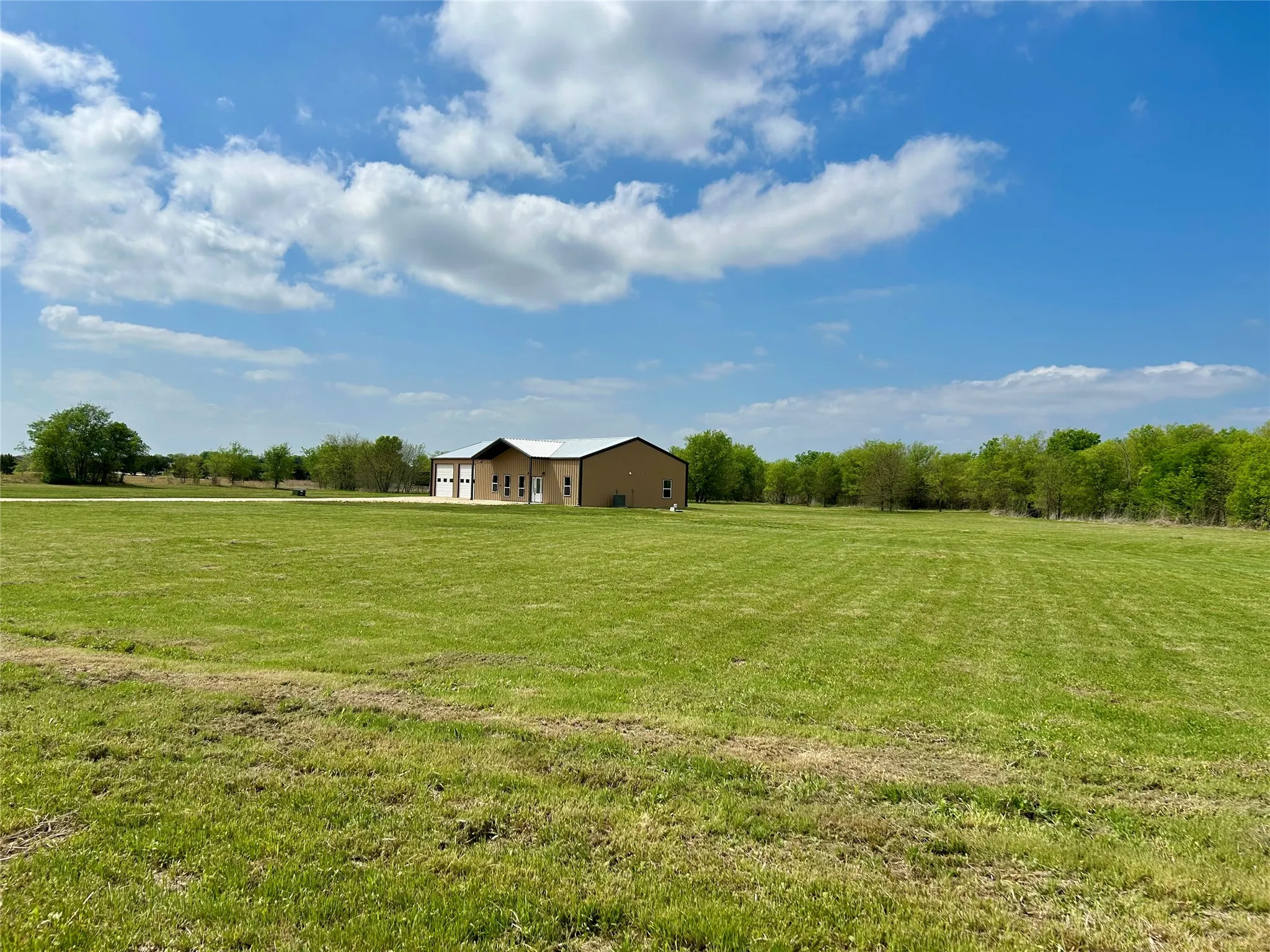 Single Family Residence For Sale in Hill County , 231 Hcr 1206, Blum, Texas 76627, 4 Bedroom, 2 Bathroom, 2 Garage spaces, 1,750 Sqft, built in 2025, mls#21071046, Real Estate Agent in Blum, Homes For Sale in Hill county, Homes For Sale in Blum, Realtor in Blum Texas, Real Estate Brokerage Independent Realty Texas, Luminita Cordes Realtor