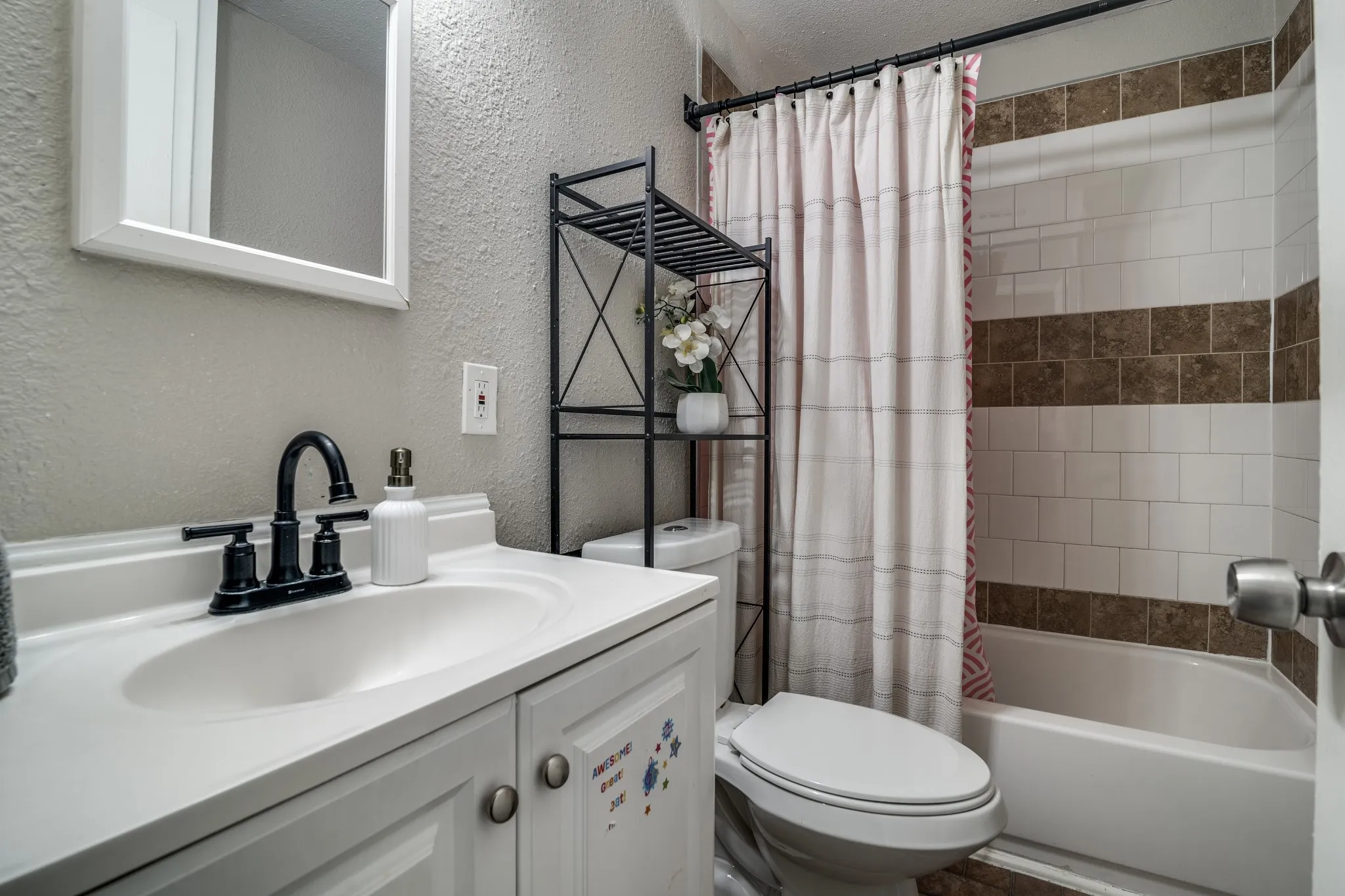 Single Family Residence For Sale in Dallas County , 1309 Woodcrest Drive, Mesquite, Texas 75149, 3 Bedroom, 1 Bathroom, Garage spaces, 946 Sqft, built in 1958, mls#21071772, Real Estate Agent in Mesquite, Homes For Sale in Dallas county, Homes For Sale in Mesquite, Realtor in Mesquite Texas, Real Estate Brokerage Independent Realty Texas, Luminita Cordes Realtor