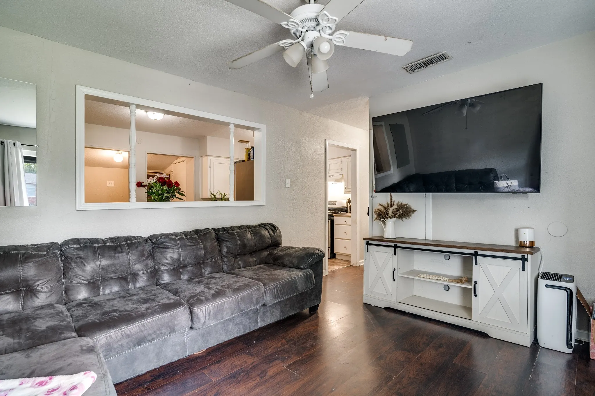 Single Family Residence For Sale in Dallas County , 1309 Woodcrest Drive, Mesquite, Texas 75149, 3 Bedroom, 1 Bathroom, Garage spaces, 946 Sqft, built in 1958, mls#21071772, Real Estate Agent in Mesquite, Homes For Sale in Dallas county, Homes For Sale in Mesquite, Realtor in Mesquite Texas, Real Estate Brokerage Independent Realty Texas, Luminita Cordes Realtor