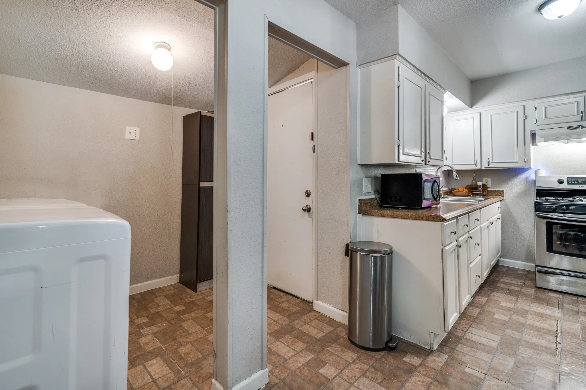 Single Family Residence For Sale in Dallas County , 1309 Woodcrest Drive, Mesquite, Texas 75149, 3 Bedroom, 1 Bathroom, Garage spaces, 946 Sqft, built in 1958, mls#21071772, Real Estate Agent in Mesquite, Homes For Sale in Dallas county, Homes For Sale in Mesquite, Realtor in Mesquite Texas, Real Estate Brokerage Independent Realty Texas, Luminita Cordes Realtor