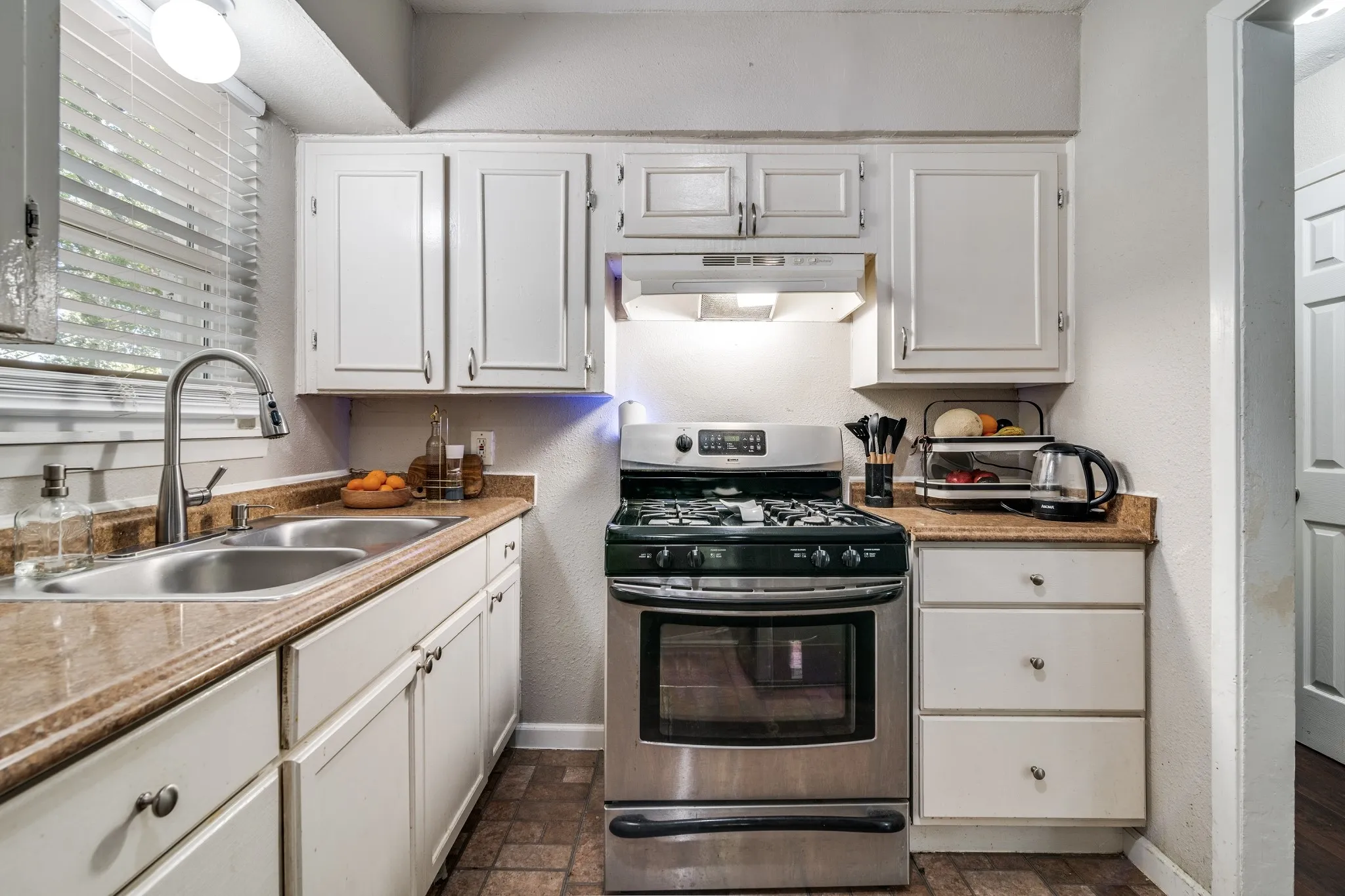 Single Family Residence For Sale in Dallas County , 1309 Woodcrest Drive, Mesquite, Texas 75149, 3 Bedroom, 1 Bathroom, Garage spaces, 946 Sqft, built in 1958, mls#21071772, Real Estate Agent in Mesquite, Homes For Sale in Dallas county, Homes For Sale in Mesquite, Realtor in Mesquite Texas, Real Estate Brokerage Independent Realty Texas, Luminita Cordes Realtor
