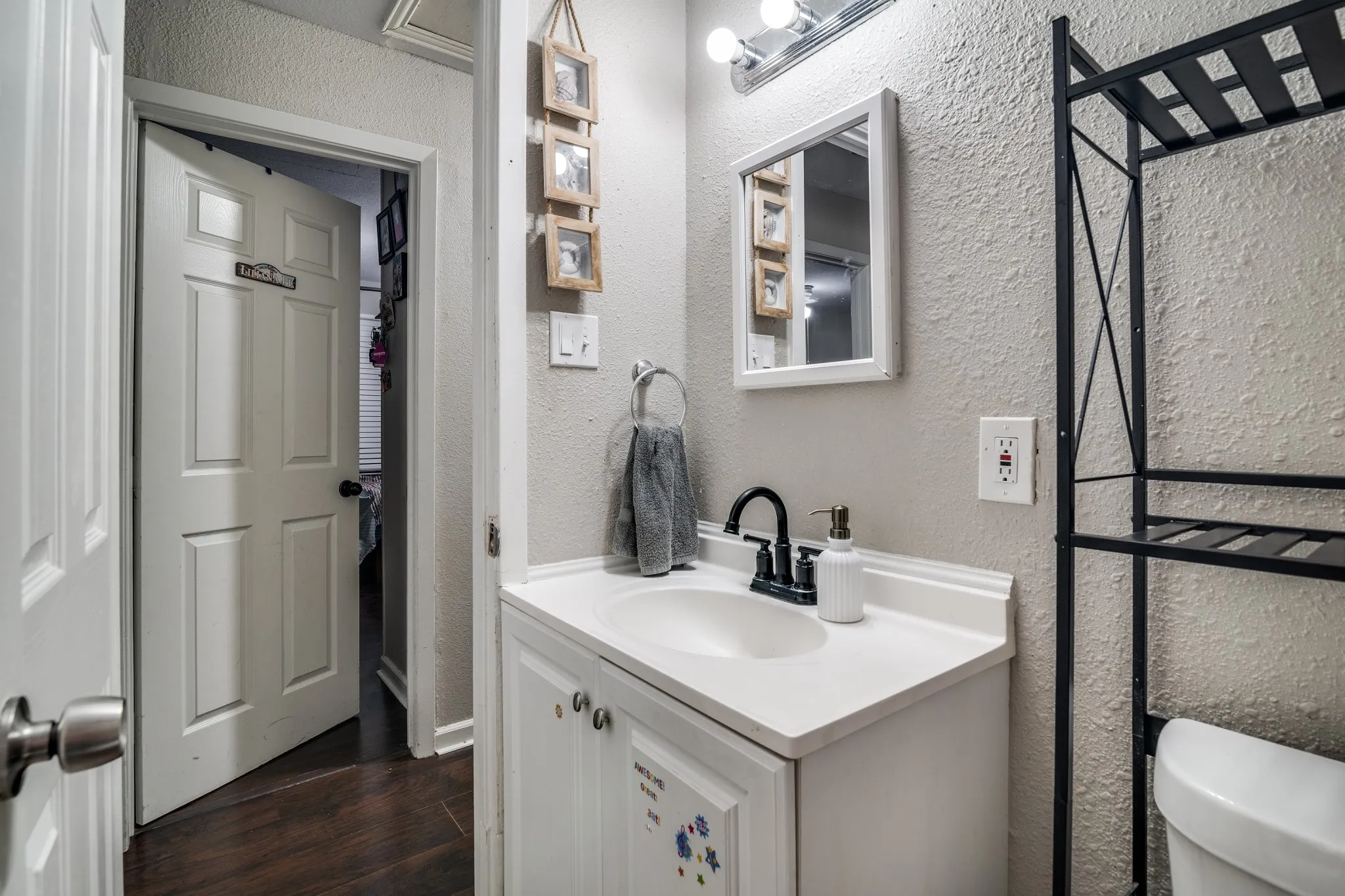 Single Family Residence For Sale in Dallas County , 1309 Woodcrest Drive, Mesquite, Texas 75149, 3 Bedroom, 1 Bathroom, Garage spaces, 946 Sqft, built in 1958, mls#21071772, Real Estate Agent in Mesquite, Homes For Sale in Dallas county, Homes For Sale in Mesquite, Realtor in Mesquite Texas, Real Estate Brokerage Independent Realty Texas, Luminita Cordes Realtor