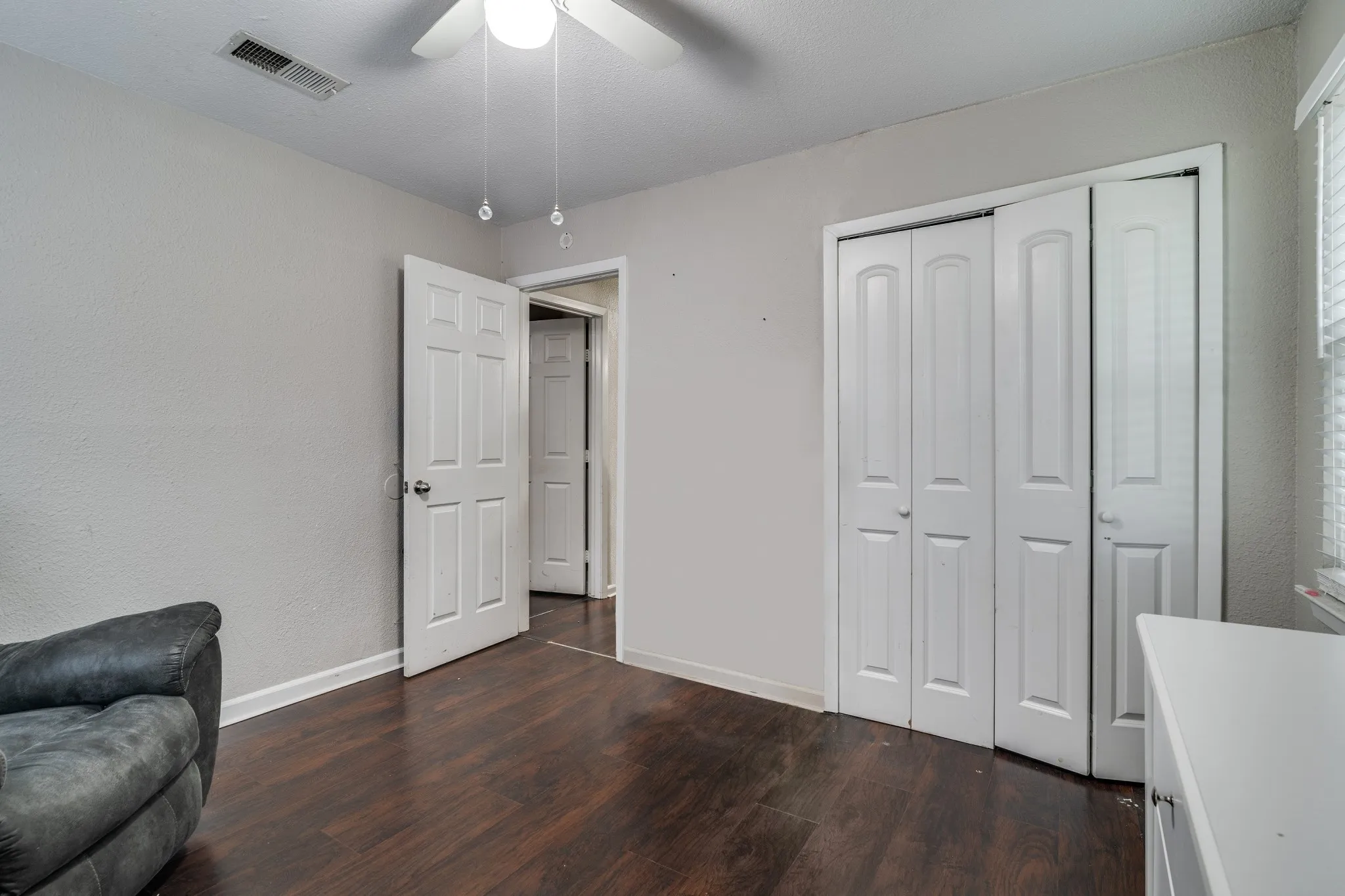 Single Family Residence For Sale in Dallas County , 1309 Woodcrest Drive, Mesquite, Texas 75149, 3 Bedroom, 1 Bathroom, Garage spaces, 946 Sqft, built in 1958, mls#21071772, Real Estate Agent in Mesquite, Homes For Sale in Dallas county, Homes For Sale in Mesquite, Realtor in Mesquite Texas, Real Estate Brokerage Independent Realty Texas, Luminita Cordes Realtor