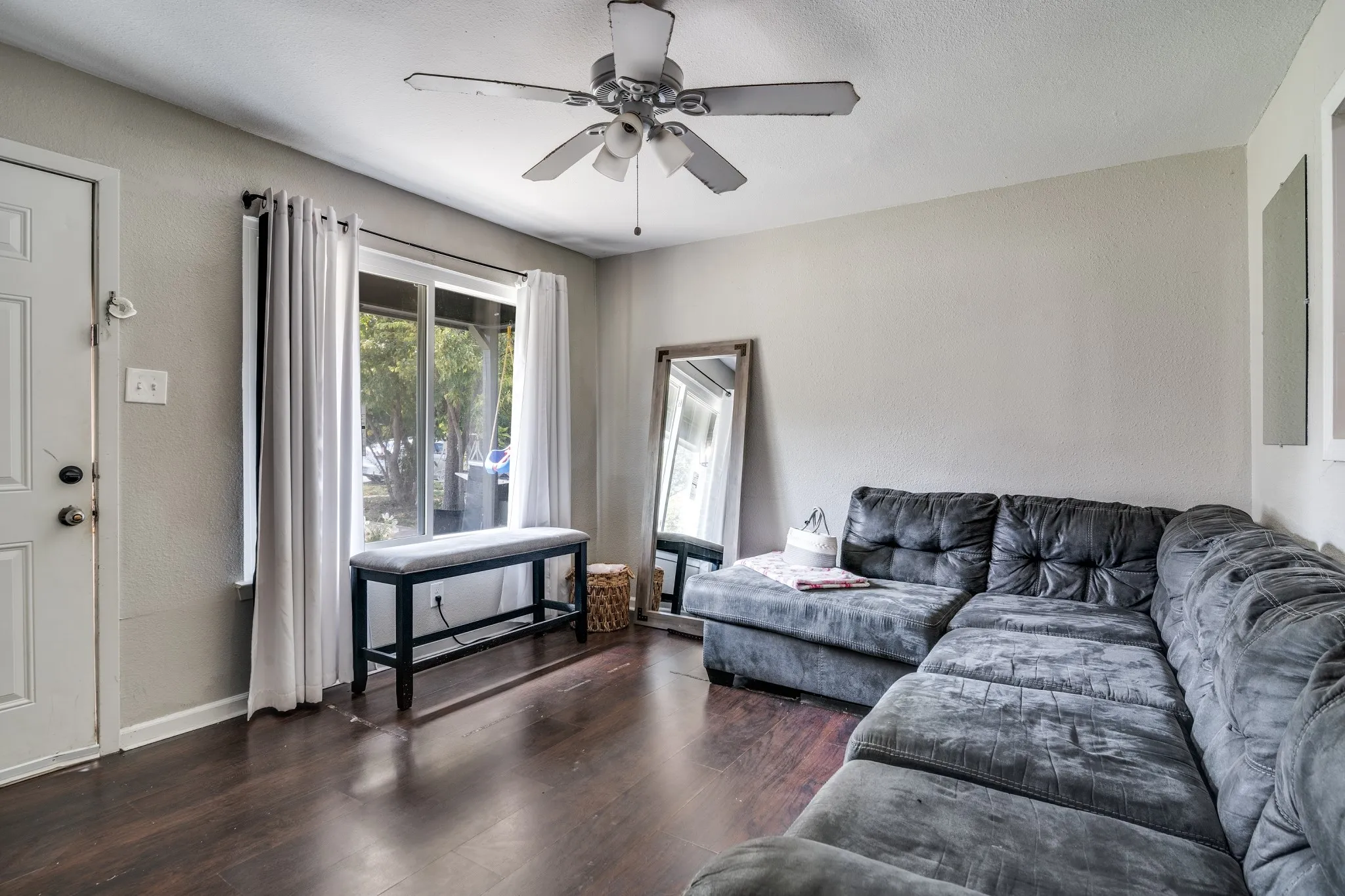Single Family Residence For Sale in Dallas County , 1309 Woodcrest Drive, Mesquite, Texas 75149, 3 Bedroom, 1 Bathroom, Garage spaces, 946 Sqft, built in 1958, mls#21071772, Real Estate Agent in Mesquite, Homes For Sale in Dallas county, Homes For Sale in Mesquite, Realtor in Mesquite Texas, Real Estate Brokerage Independent Realty Texas, Luminita Cordes Realtor