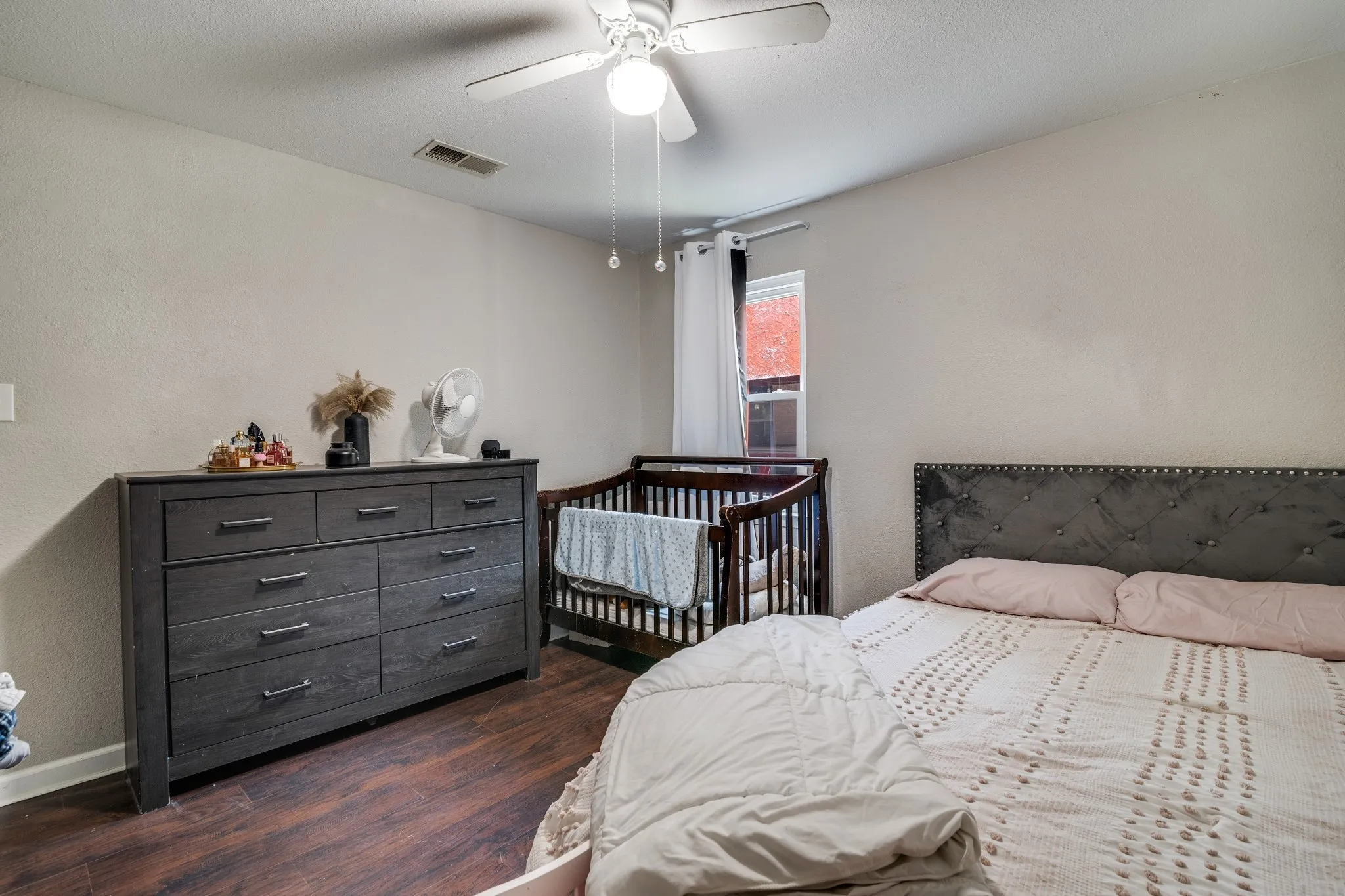 Single Family Residence For Sale in Dallas County , 1309 Woodcrest Drive, Mesquite, Texas 75149, 3 Bedroom, 1 Bathroom, Garage spaces, 946 Sqft, built in 1958, mls#21071772, Real Estate Agent in Mesquite, Homes For Sale in Dallas county, Homes For Sale in Mesquite, Realtor in Mesquite Texas, Real Estate Brokerage Independent Realty Texas, Luminita Cordes Realtor