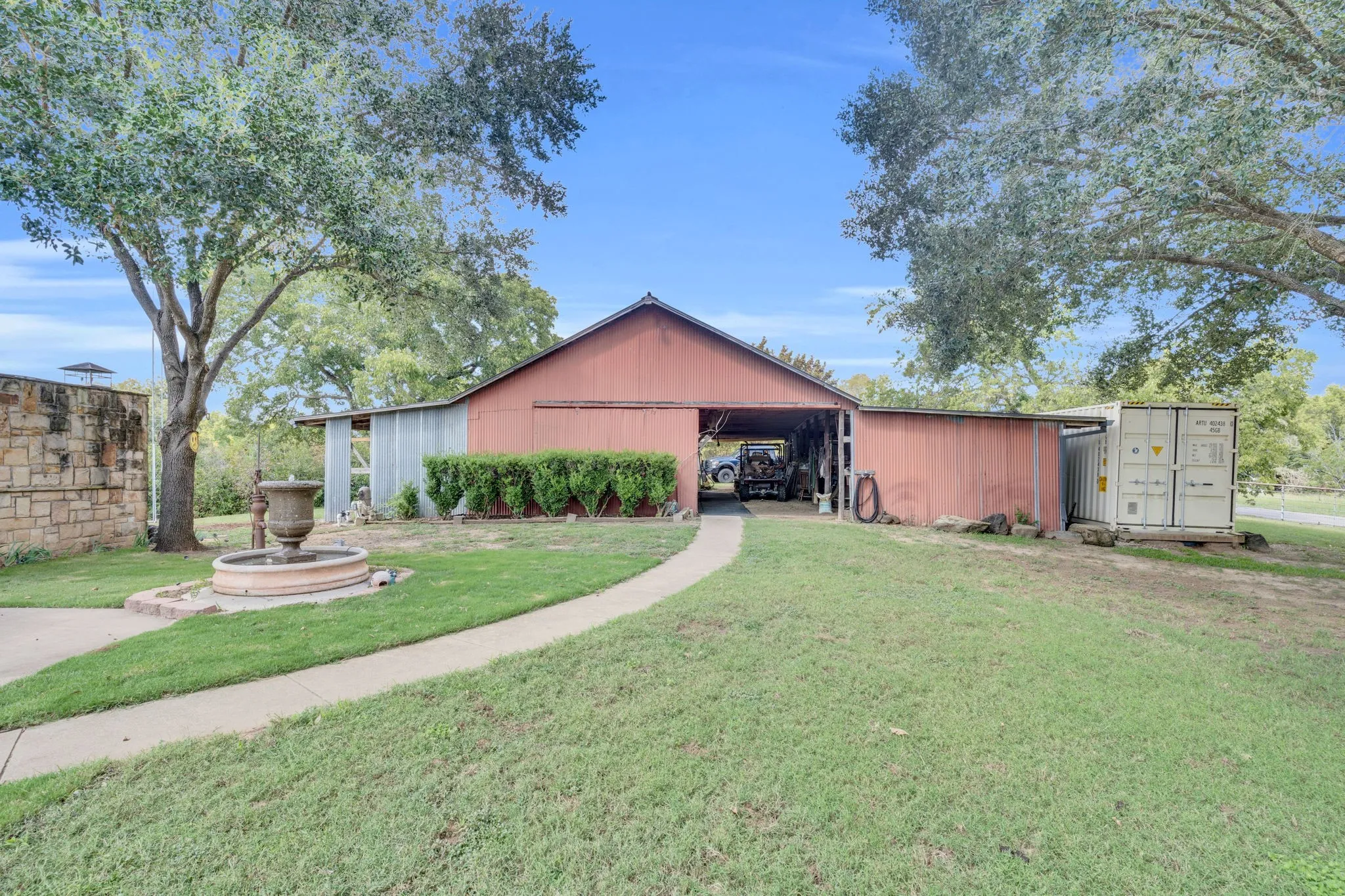 Single Family Residence For Sale in Ellis County , 490 James Road, Ferris, Texas 75125, 3 Bedroom, 2 Bathroom, Garage spaces, 2,658 Sqft, built in 1980, Preowned, mls#21072152, Real Estate Agent in Ferris, Homes For Sale in Ellis county, Homes For Sale in Ferris, Realtor in Ferris Texas, Real Estate Brokerage Independent Realty Texas, Luminita Cordes Realtor
