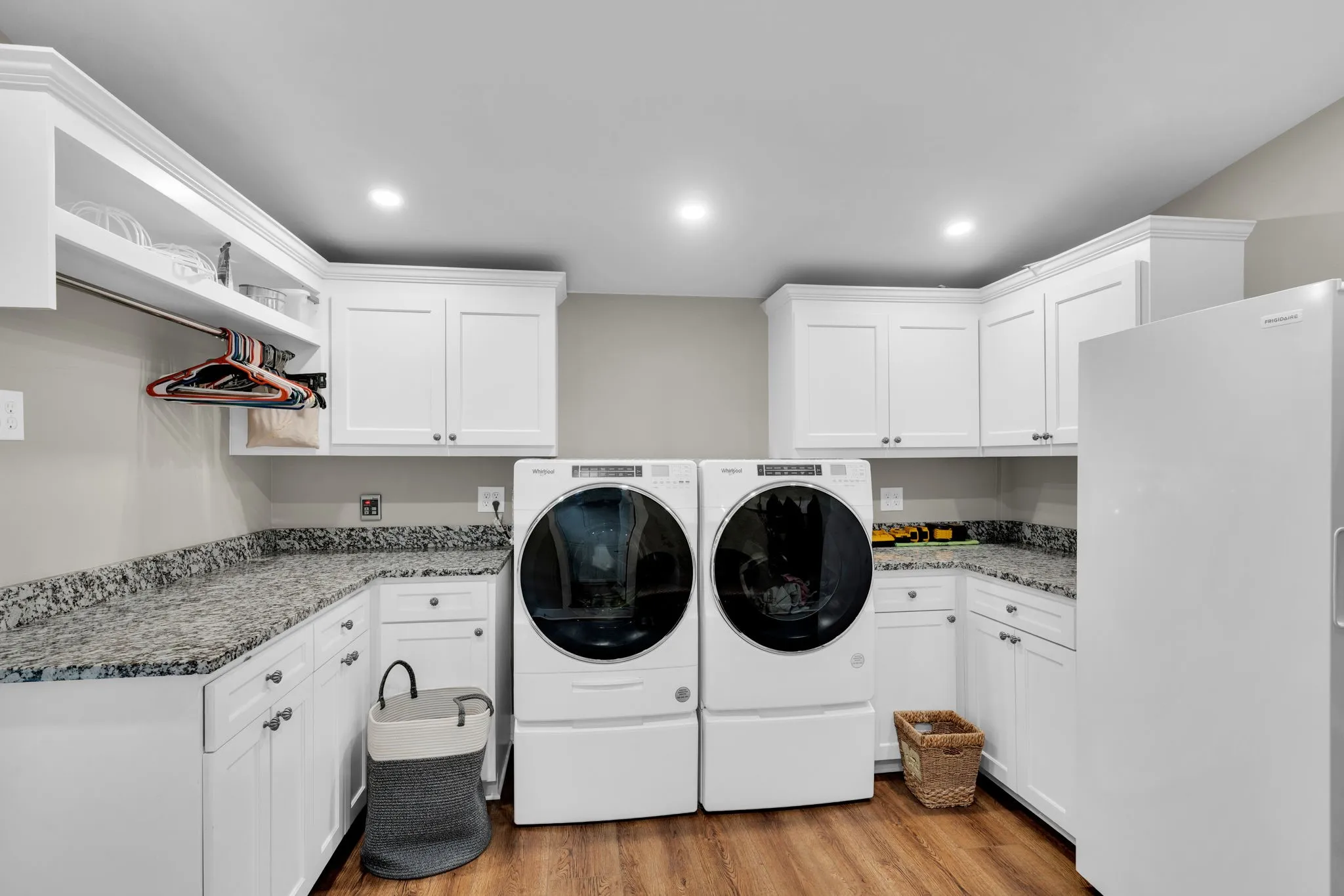 Single Family Residence For Sale in Ellis County , 490 James Road, Ferris, Texas 75125, 3 Bedroom, 2 Bathroom, Garage spaces, 2,658 Sqft, built in 1980, Preowned, mls#21072152, Real Estate Agent in Ferris, Homes For Sale in Ellis county, Homes For Sale in Ferris, Realtor in Ferris Texas, Real Estate Brokerage Independent Realty Texas, Luminita Cordes Realtor