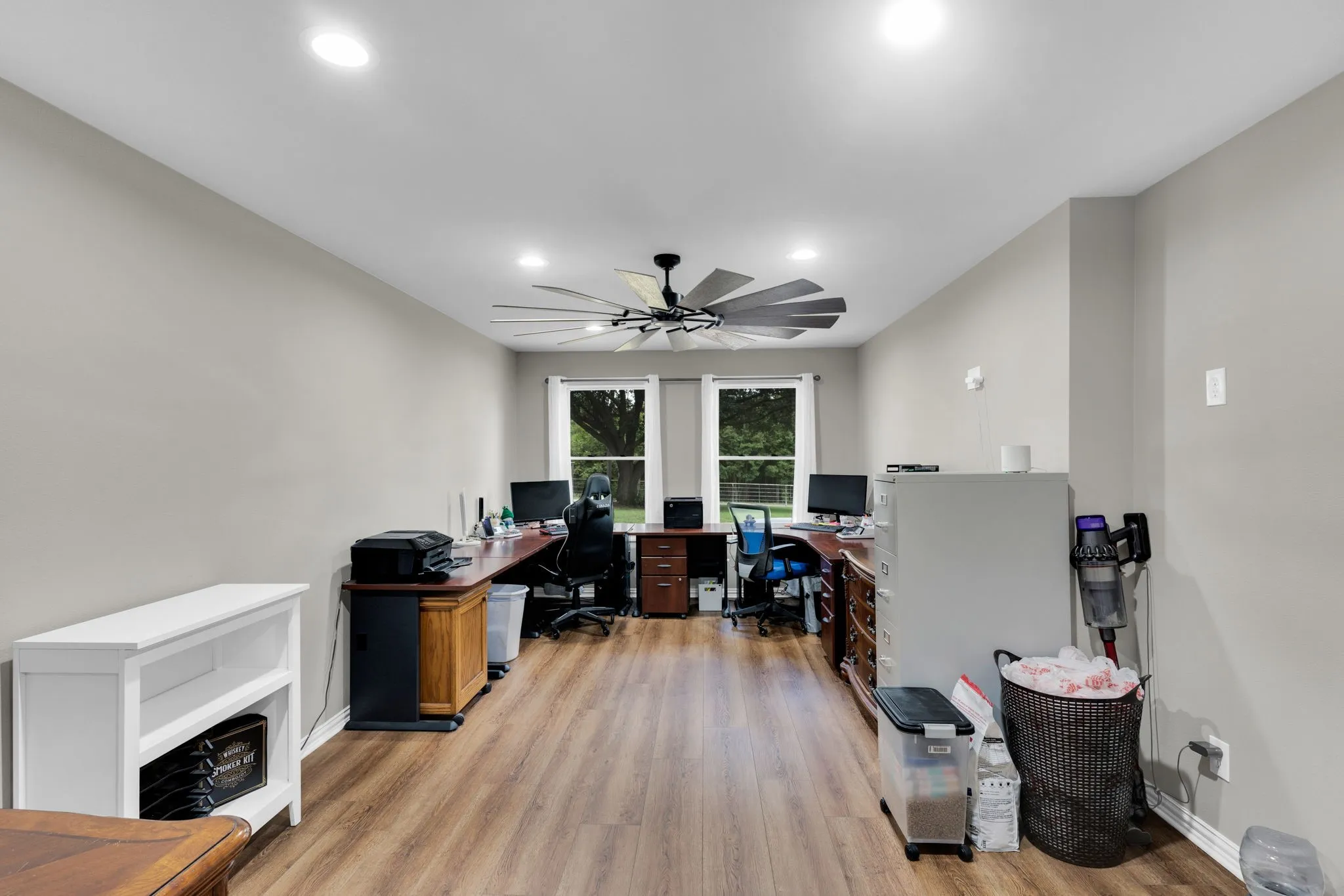 Large Ensuite office- Master Bedroom