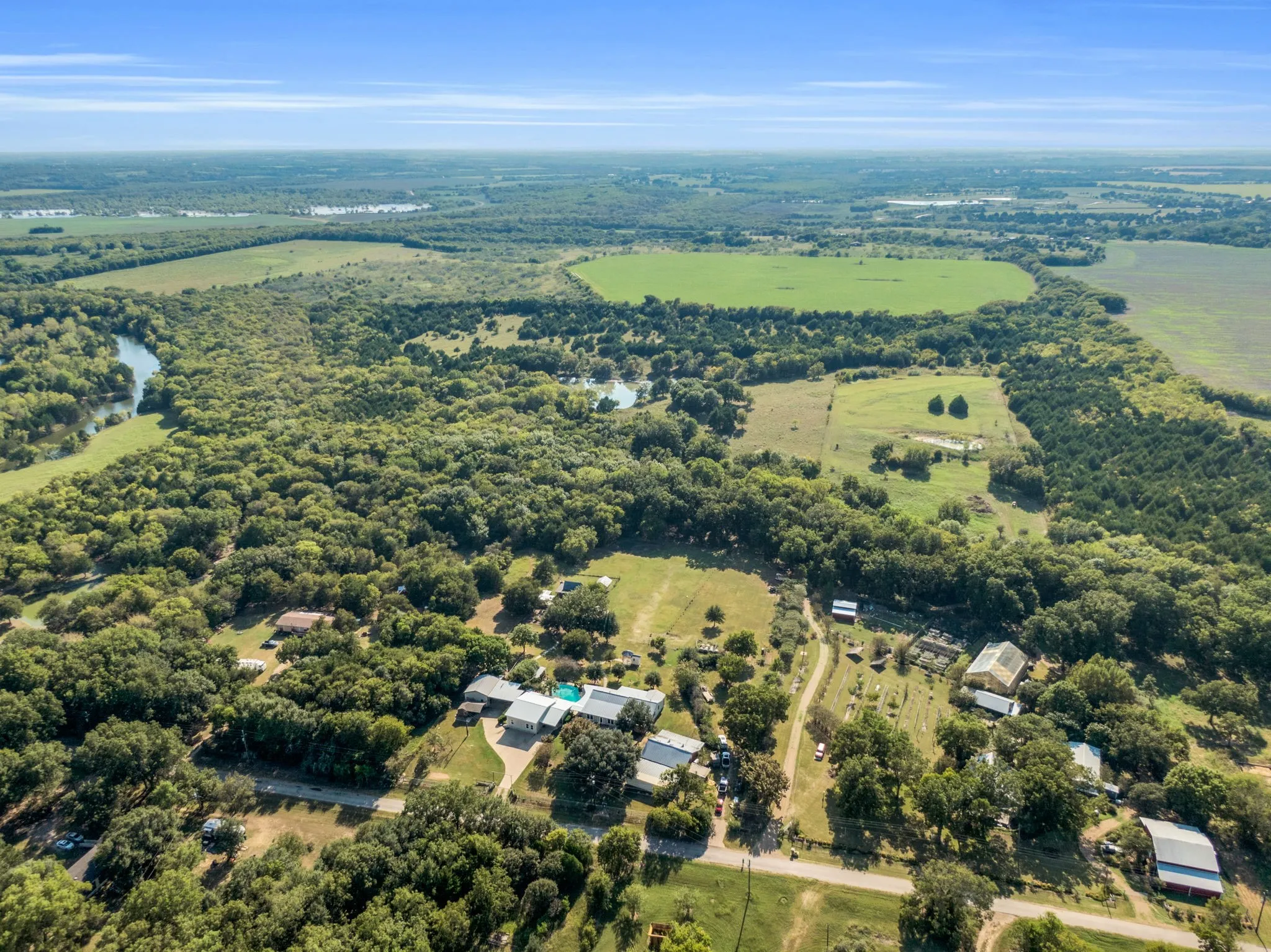 Single Family Residence For Sale in Ellis County , 490 James Road, Ferris, Texas 75125, 3 Bedroom, 2 Bathroom, Garage spaces, 2,658 Sqft, built in 1980, Preowned, mls#21072152, Real Estate Agent in Ferris, Homes For Sale in Ellis county, Homes For Sale in Ferris, Realtor in Ferris Texas, Real Estate Brokerage Independent Realty Texas, Luminita Cordes Realtor
